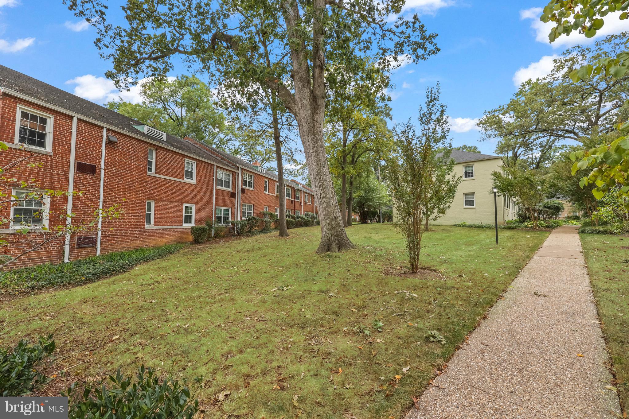 ARLINGTON OAKS - Residential Lease