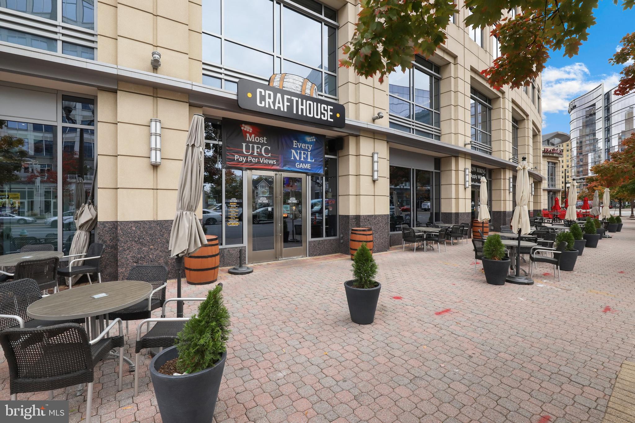 ARLINGTON OAKS - Residential Lease