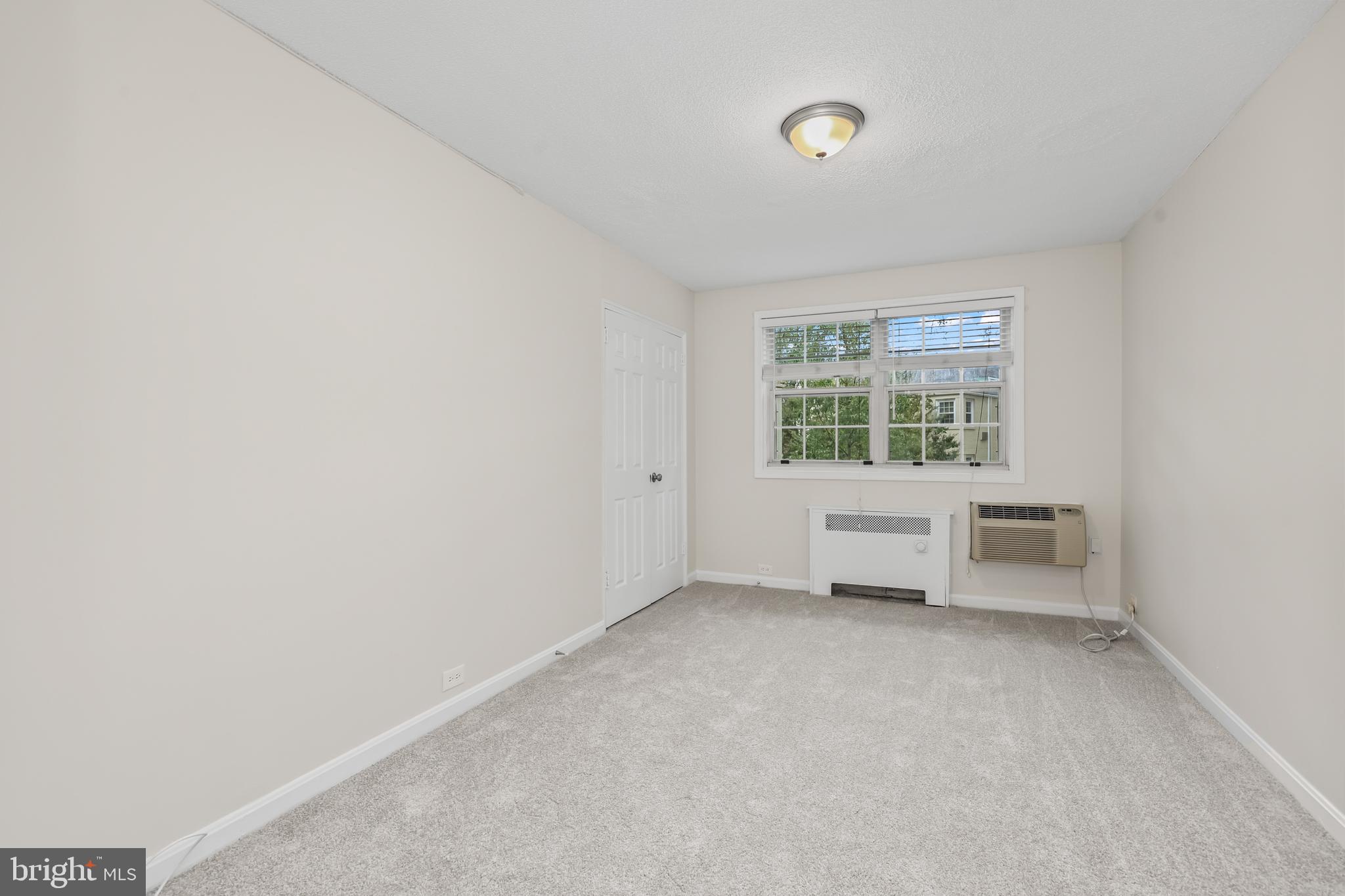 ARLINGTON OAKS - Residential Lease