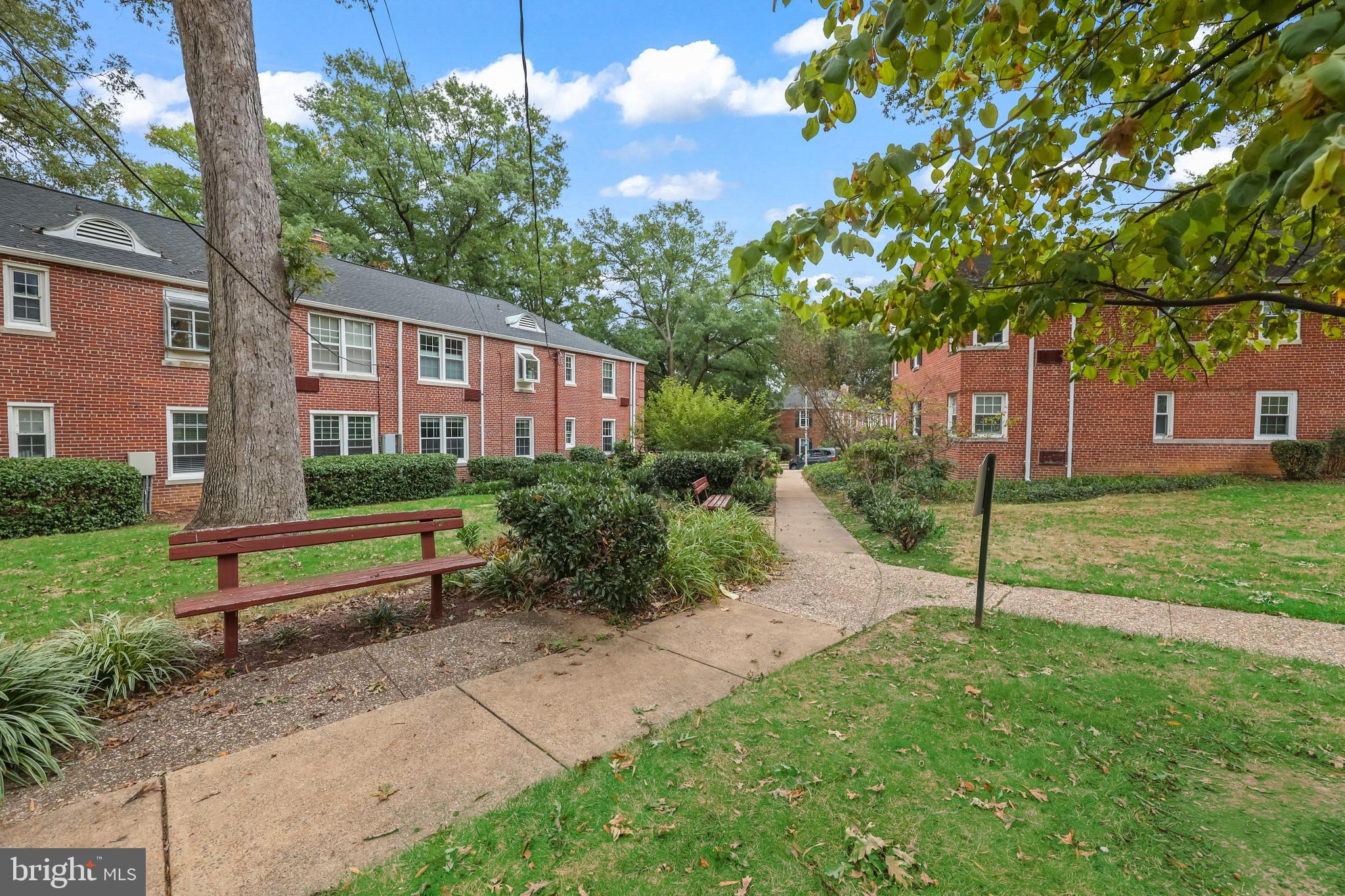 ARLINGTON OAKS - Residential Lease