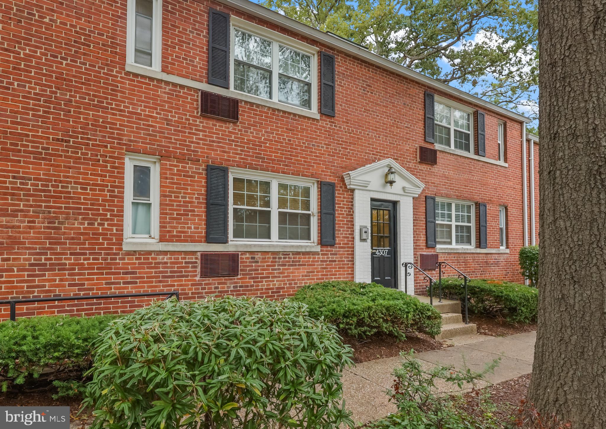 ARLINGTON OAKS - Residential Lease