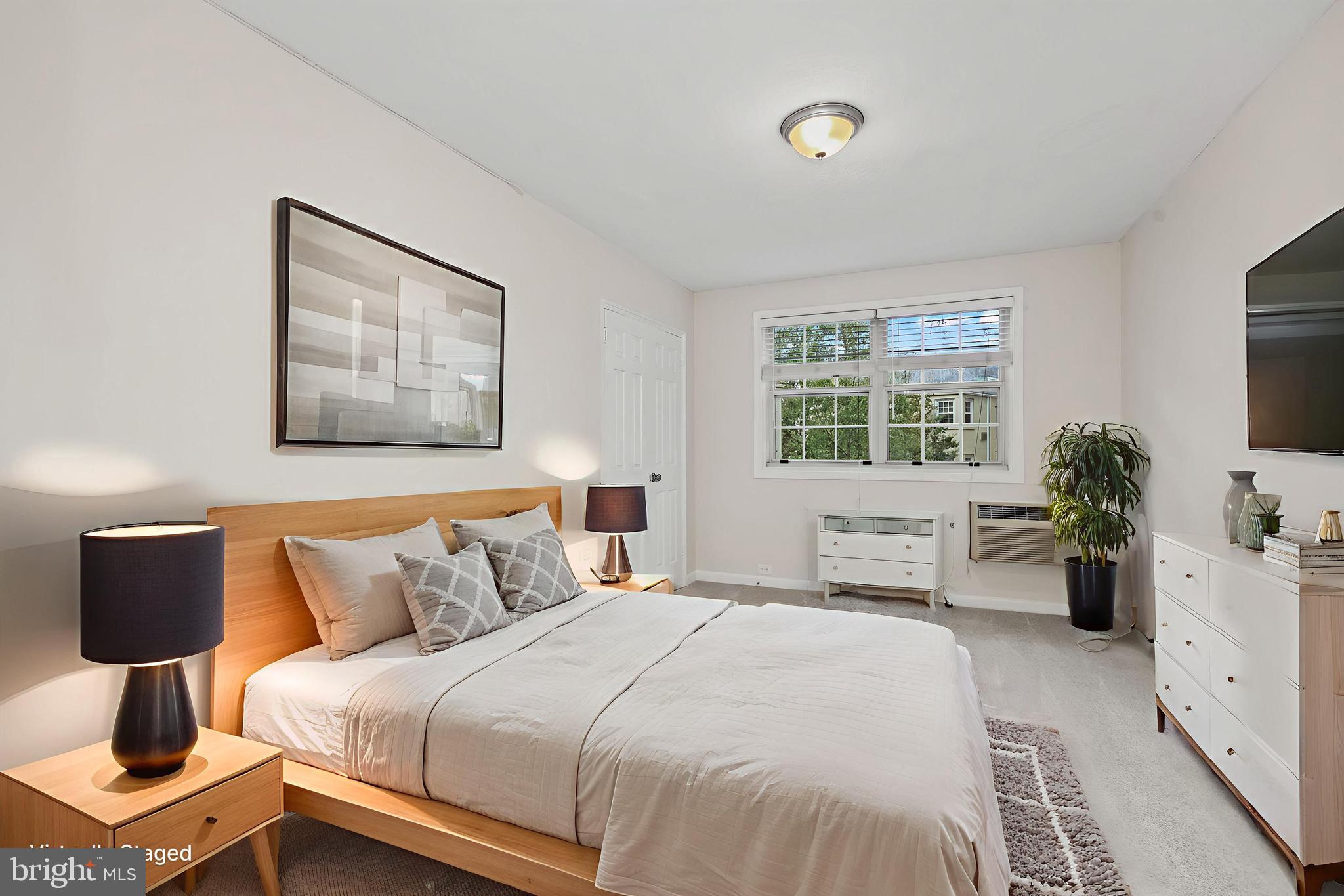 ARLINGTON OAKS - Residential Lease