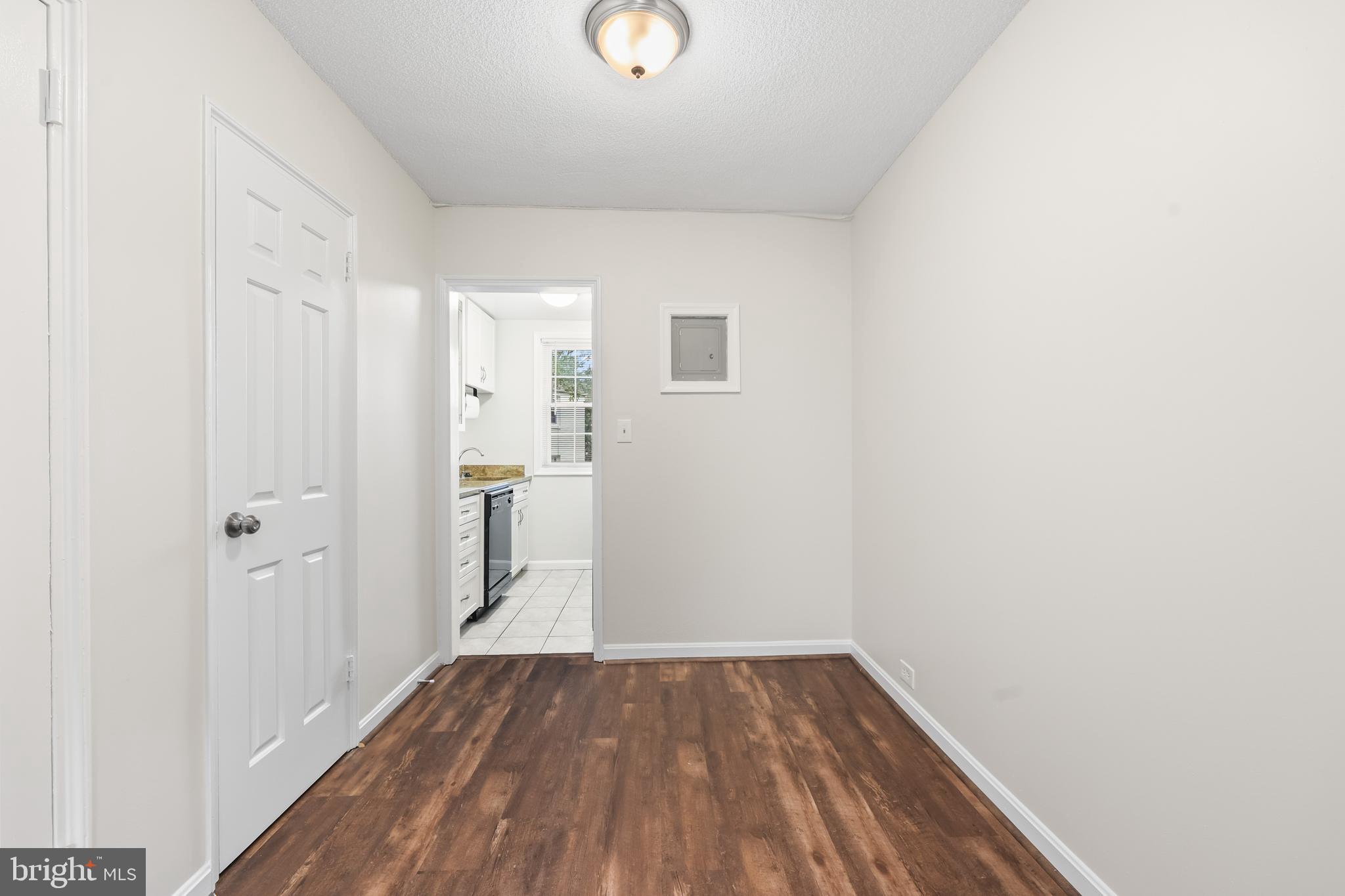 ARLINGTON OAKS - Residential Lease