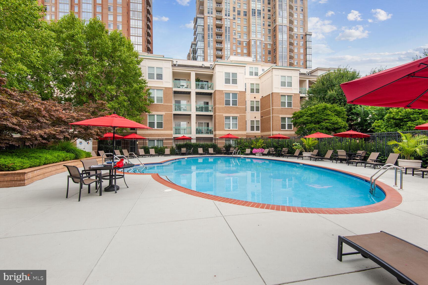 SAVOY AT RESTON TOWN CENTER - Residential