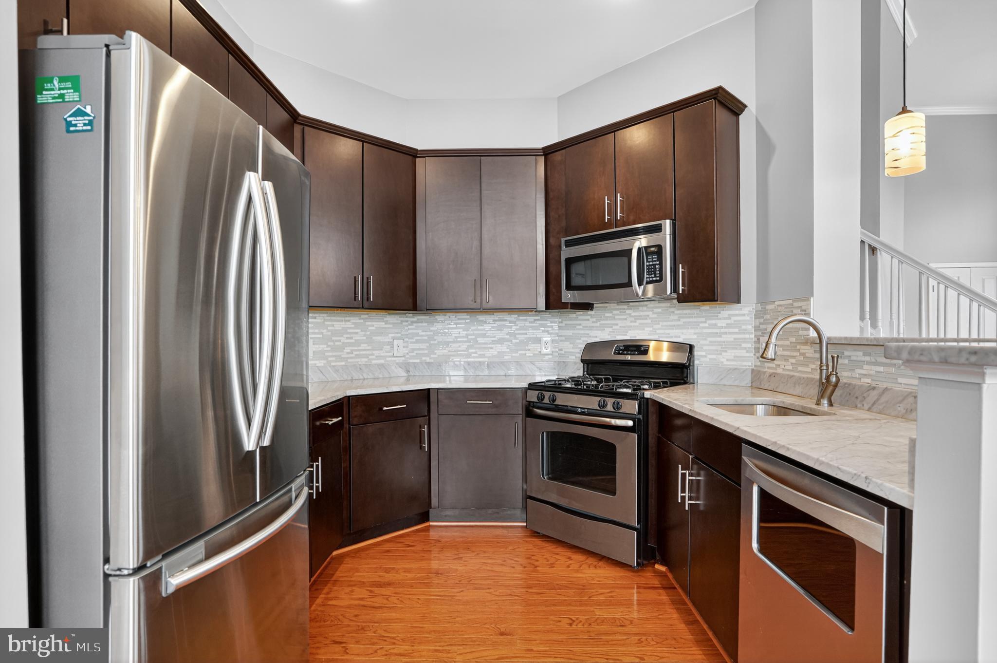 SAVOY AT RESTON TOWN CENTER - Residential