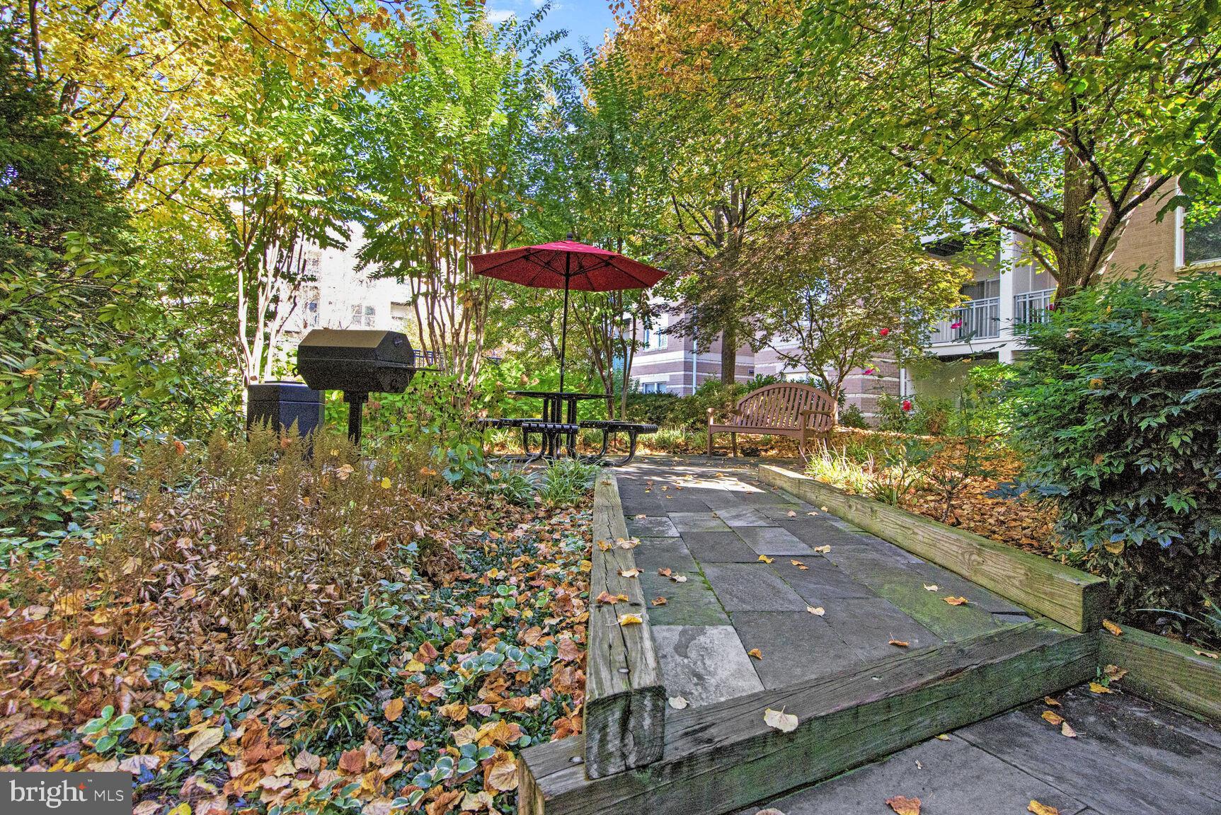 SAVOY AT RESTON TOWN CENTER - Residential