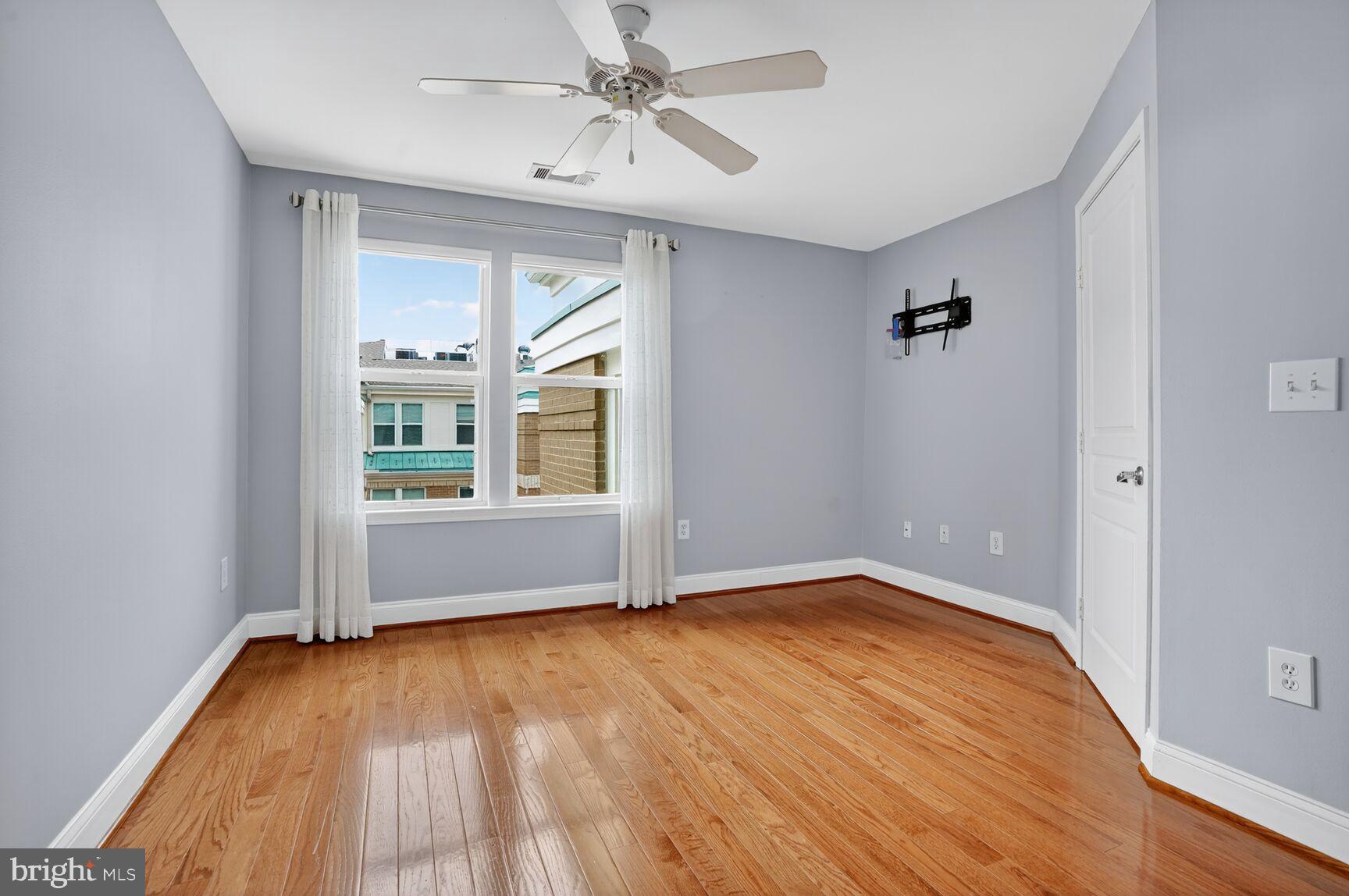 SAVOY AT RESTON TOWN CENTER - Residential