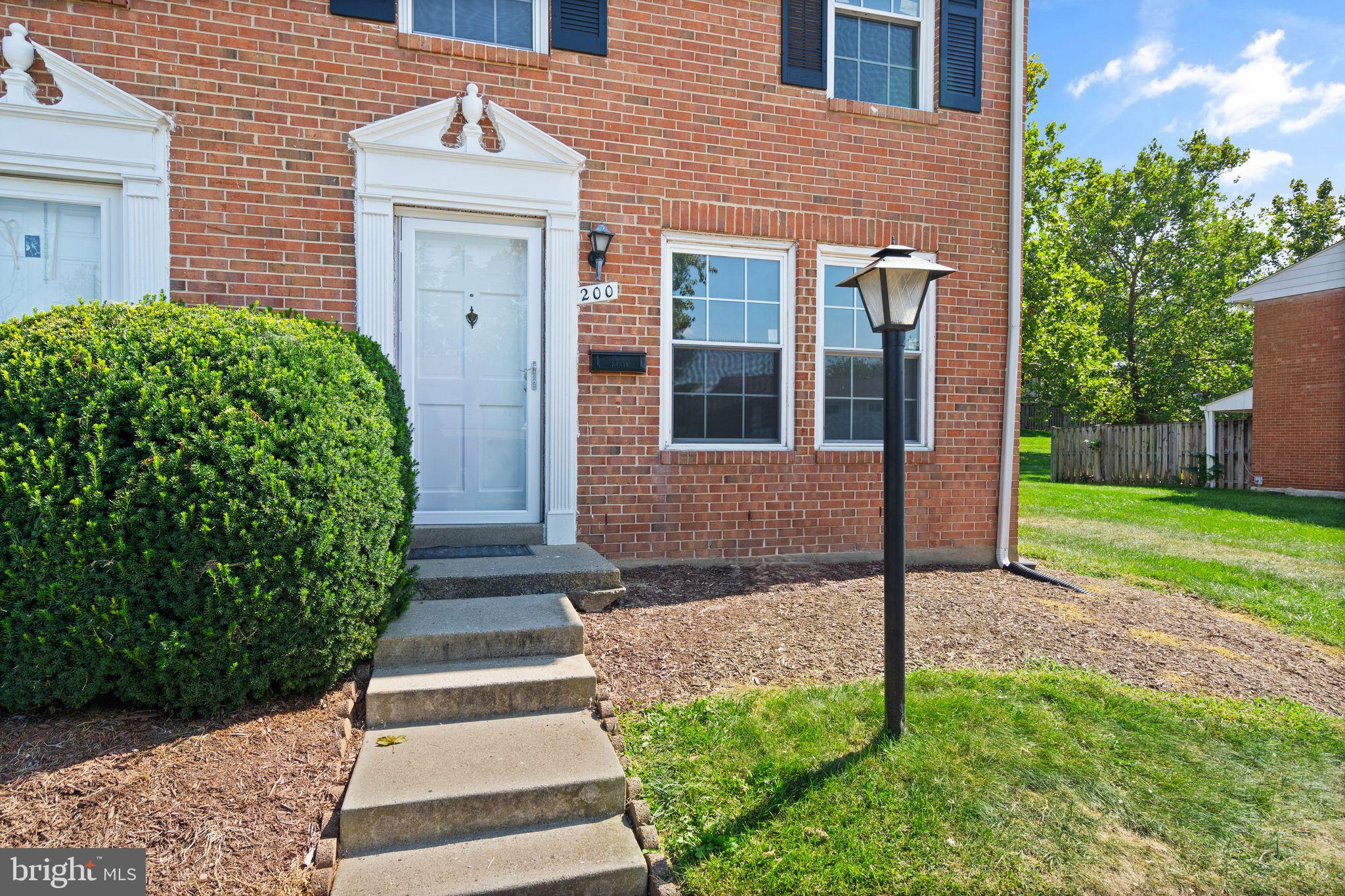 PEMBROOKE - Residential