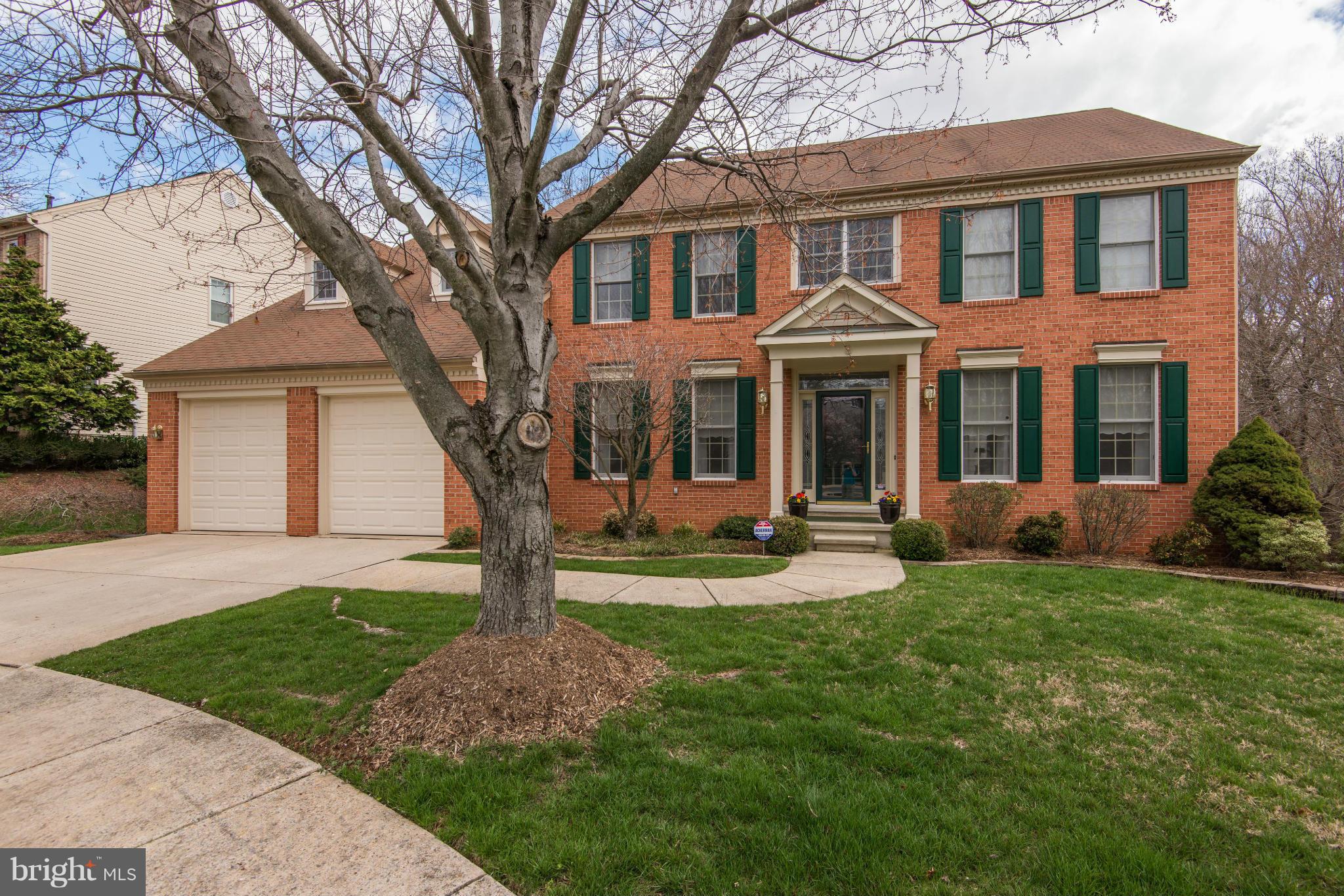 Stunning Pulte home exquisitely renovated by CASE DESIGN BUILD in 2015! PREMIER LOT w GORG PRIVATE VIEWS Knockout kitchen w granite, ss applces, glass tile bksplsh, island w seating, custom lighting, beverage fridge & more! HARDWOOD UNDER CARPET ON MAIN LVL, kit open to lrg fam rm, MBR w cathedral ceiling, gorg renov spa-like BA & his/hers walk-in closets. W/O LL w rec rm, 5th BR, BA & home gym