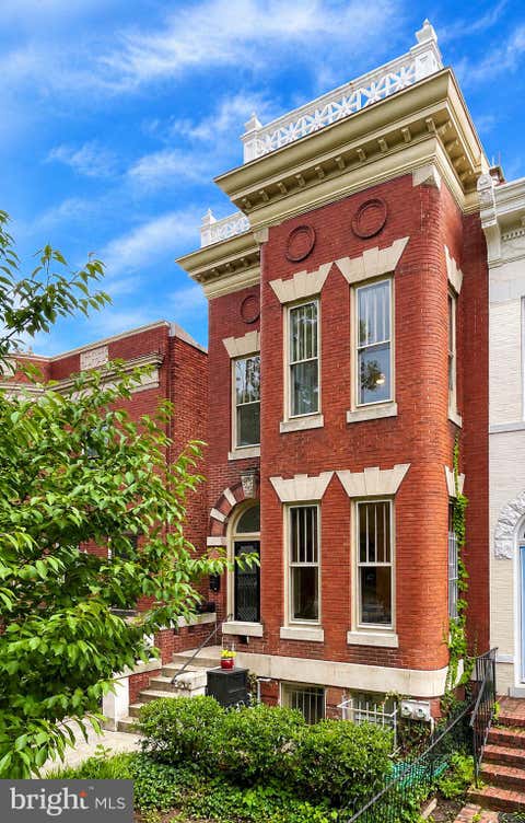 Photo of 727 Massachusetts Avenue NE, WASHINGTON, DC 20002 (MLS # DCDC2267780)