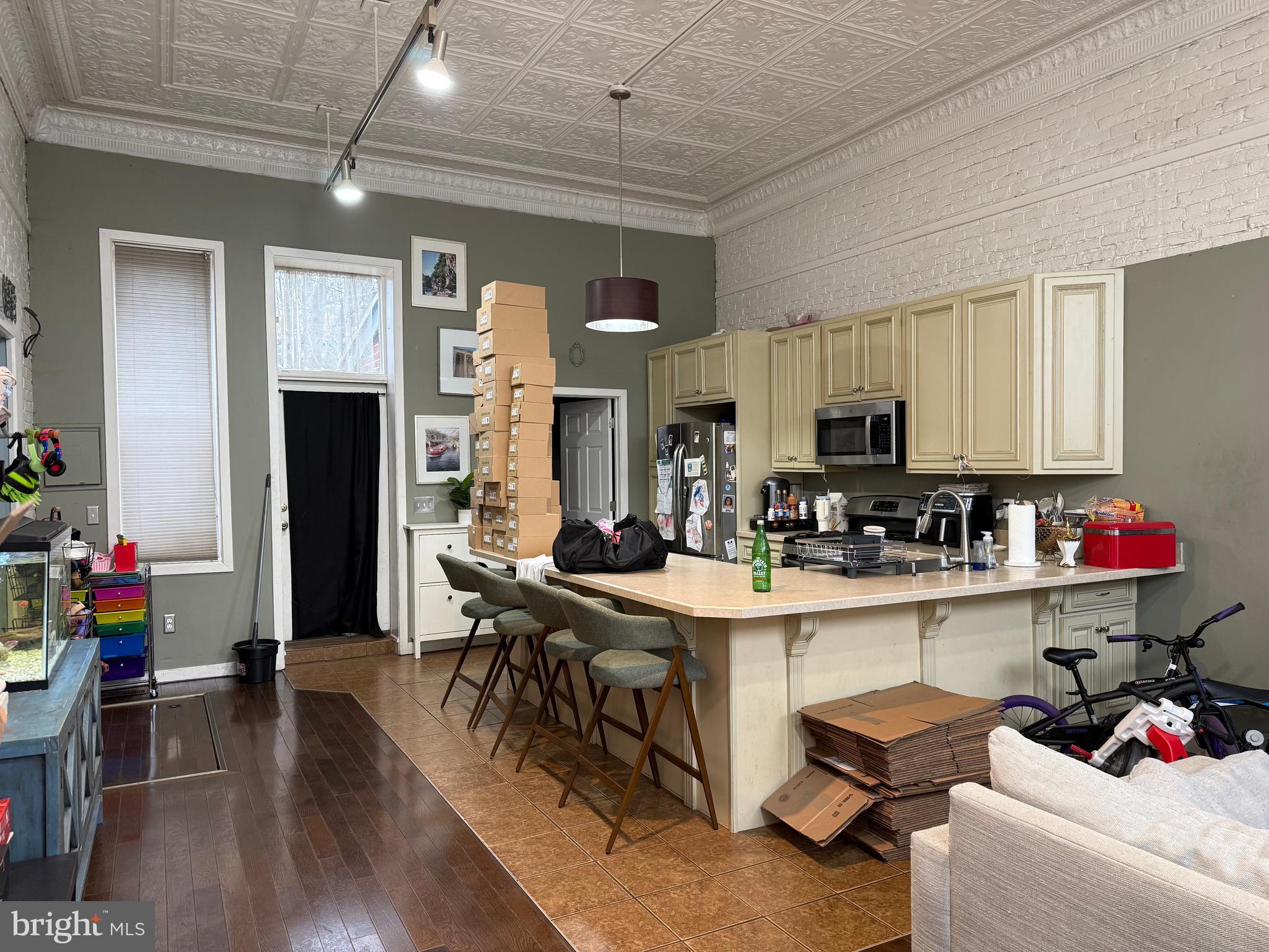 568 & 570 RACE STREET