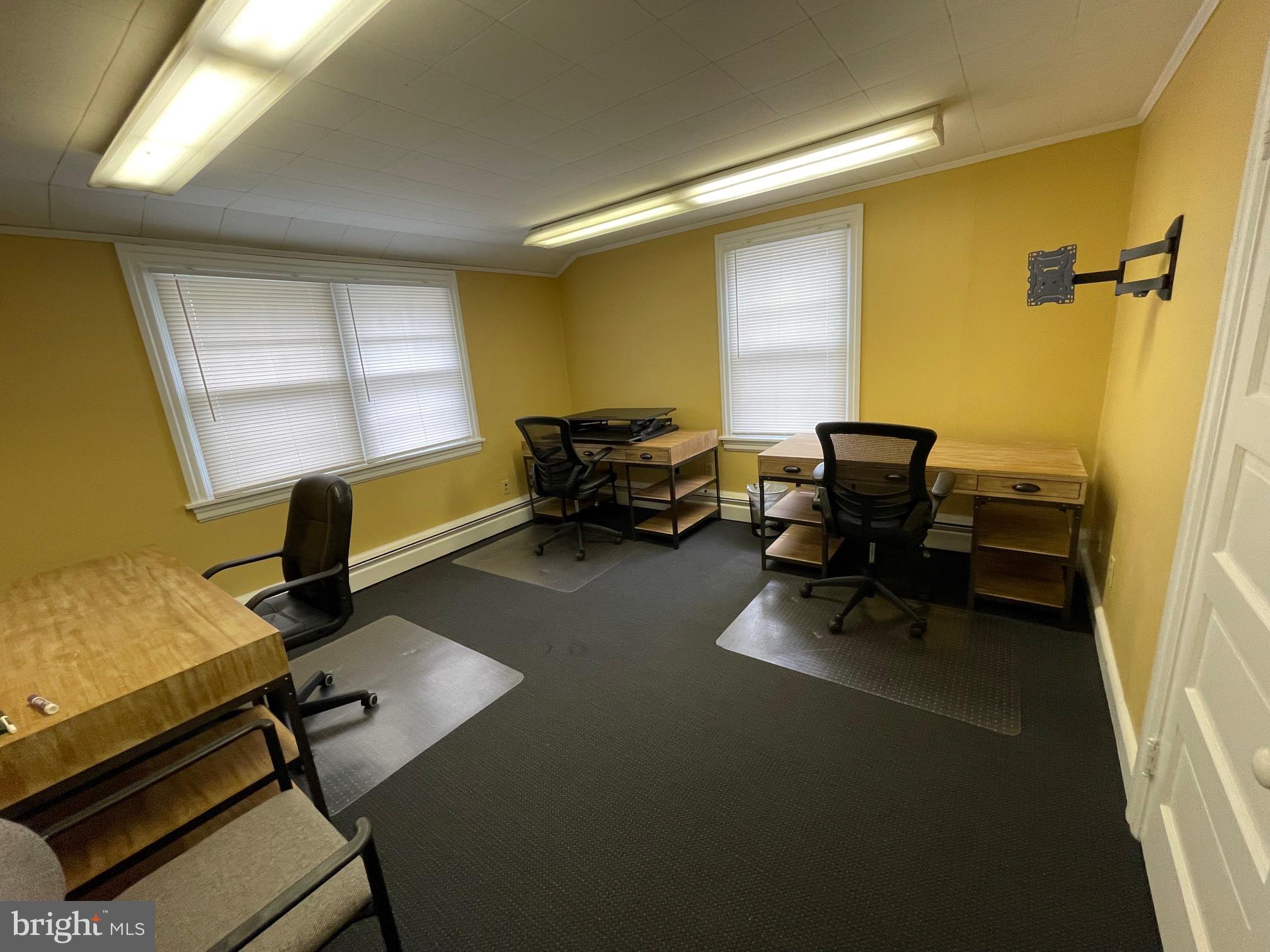 AMBLER - Commercial Lease