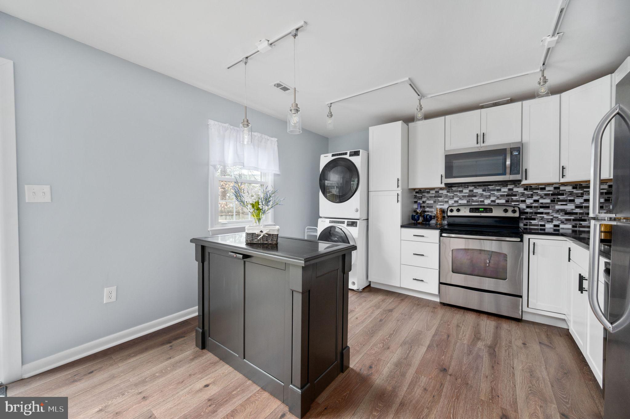 HERITAGE COURT - Residential