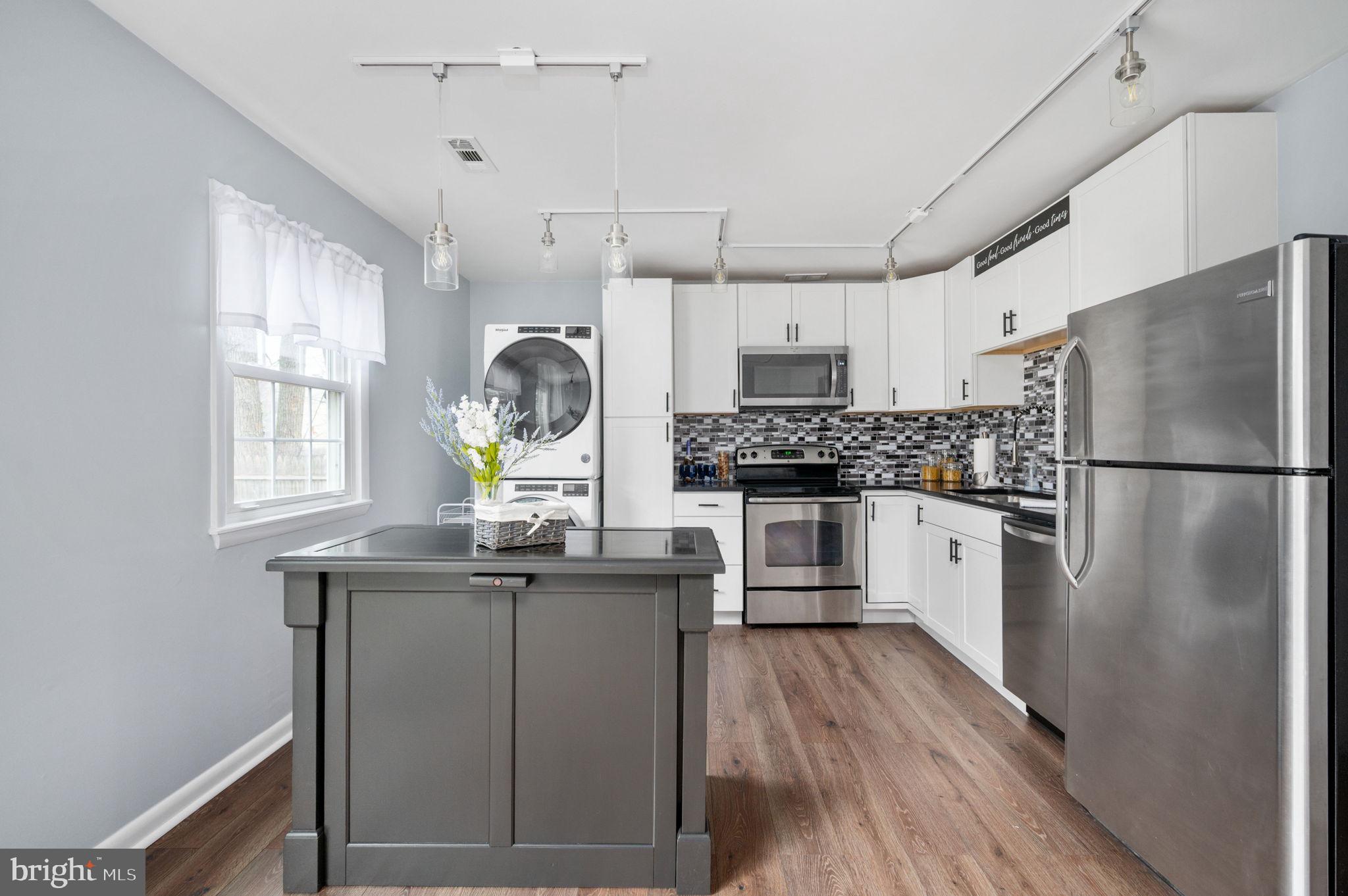 HERITAGE COURT - Residential