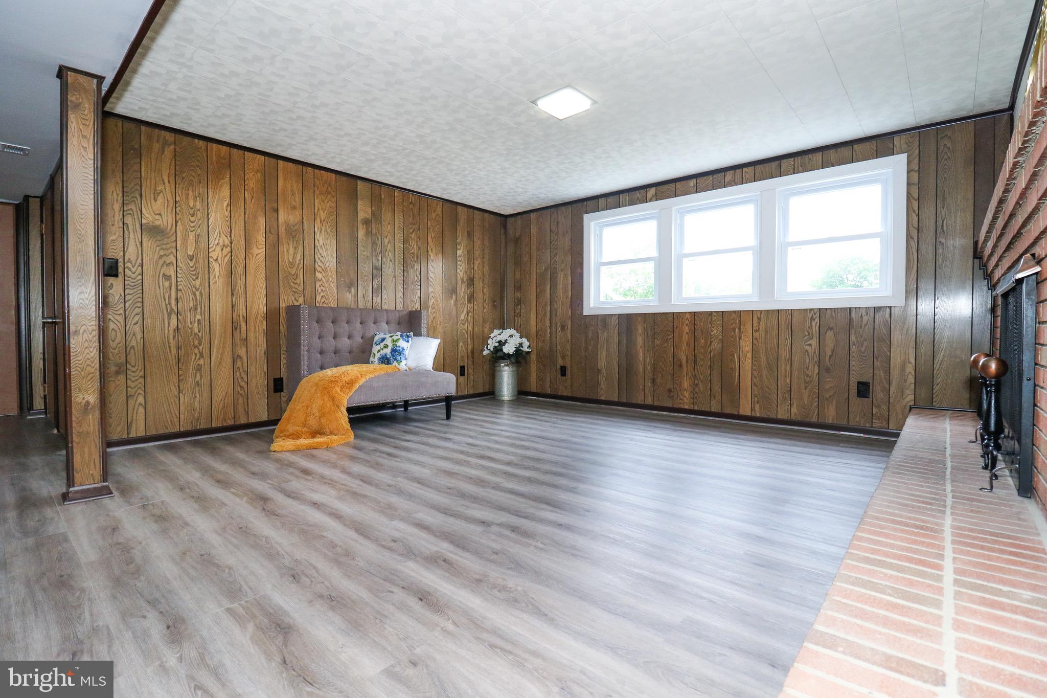 CHRIS MAR MANOR - Residential