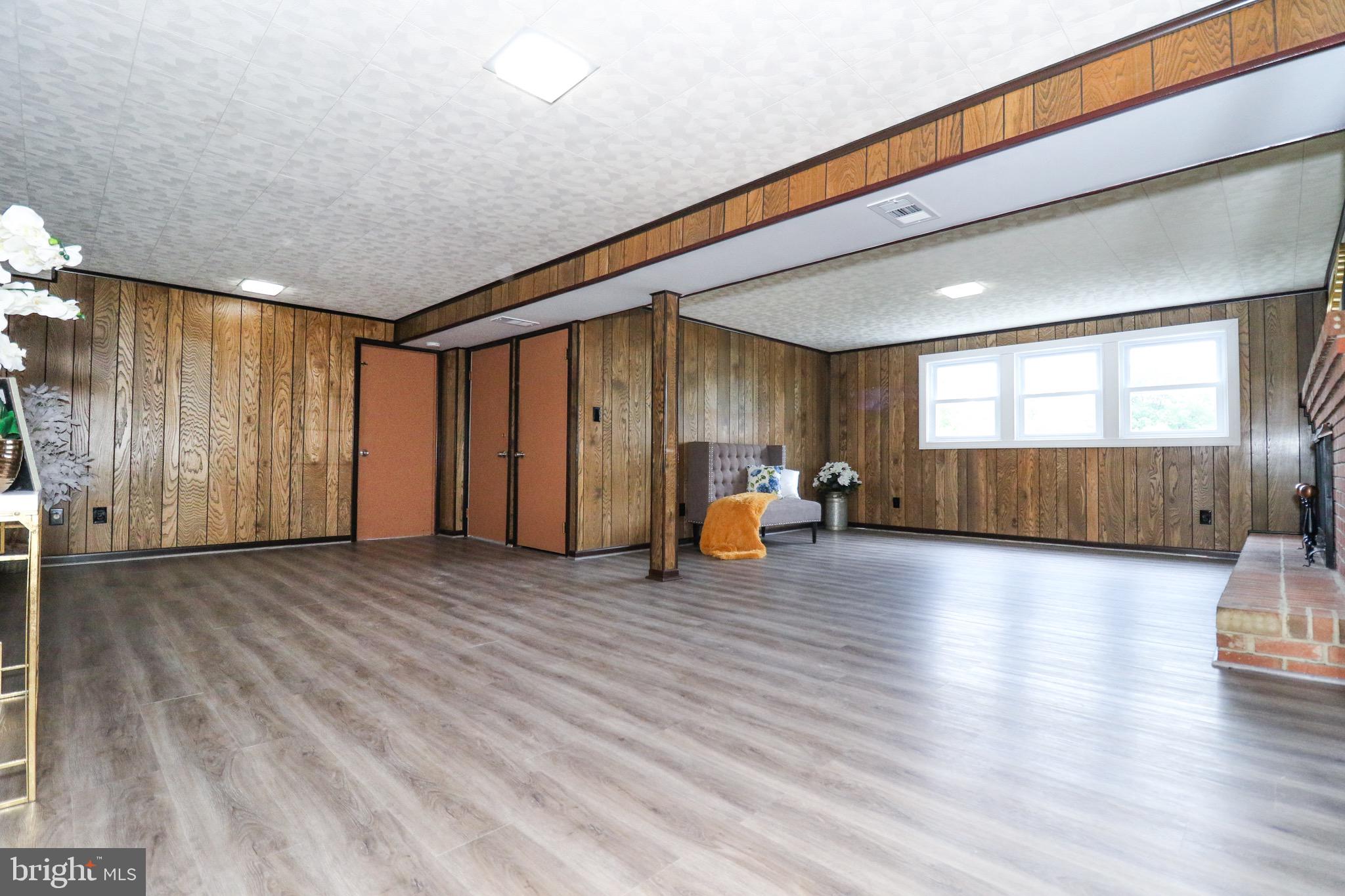 CHRIS MAR MANOR - Residential