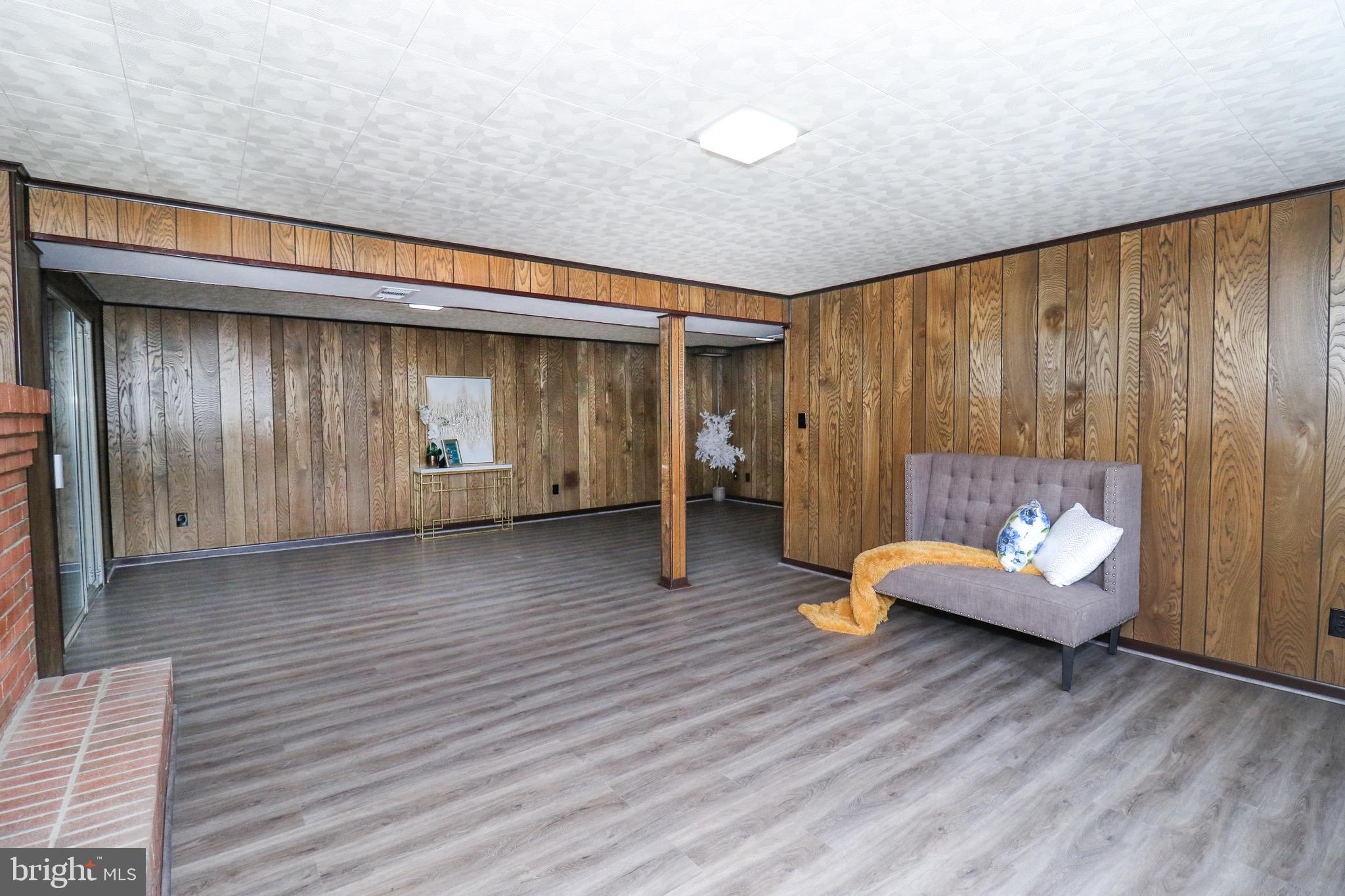 CHRIS MAR MANOR - Residential