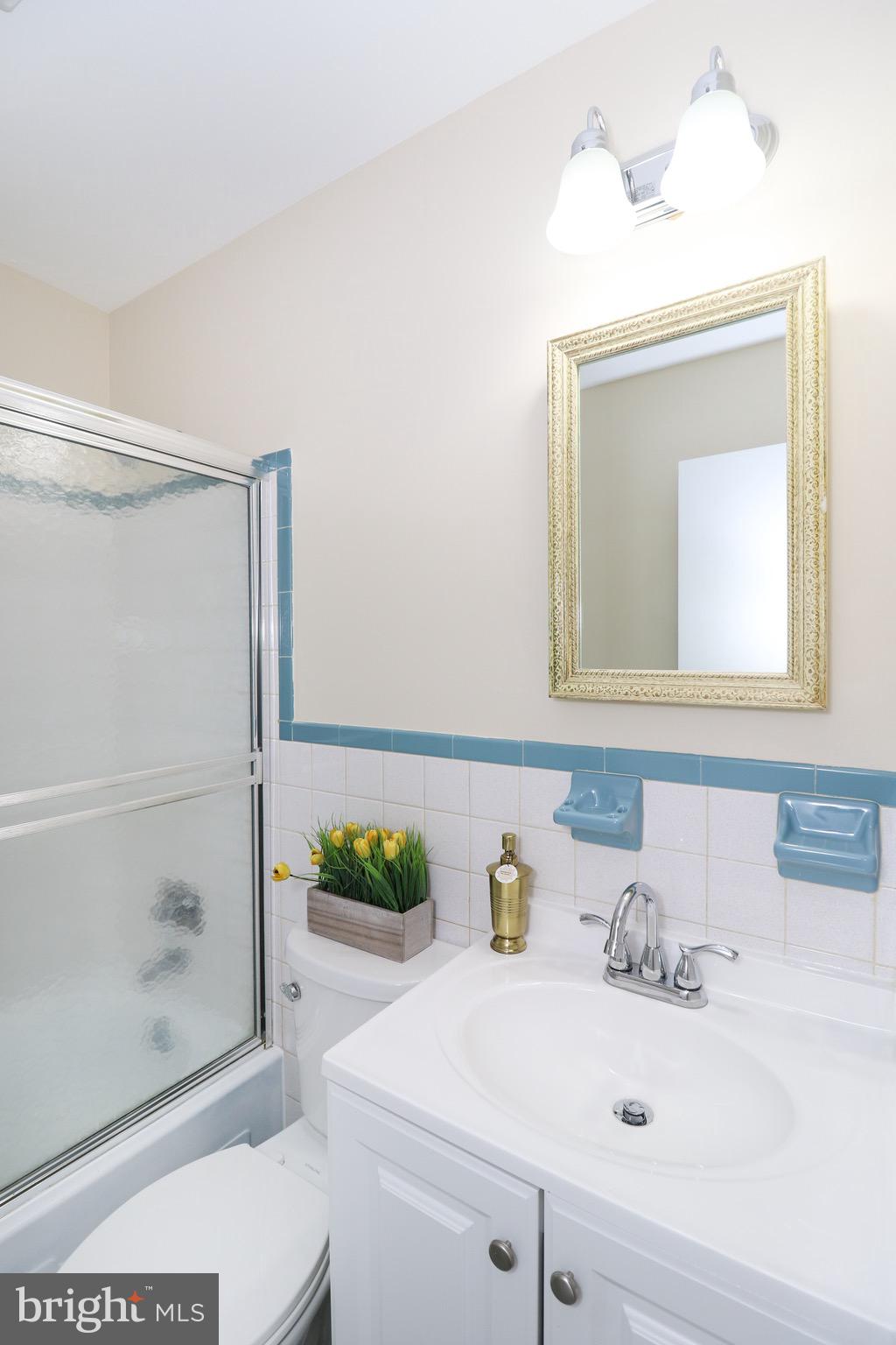 CHRIS MAR MANOR - Residential