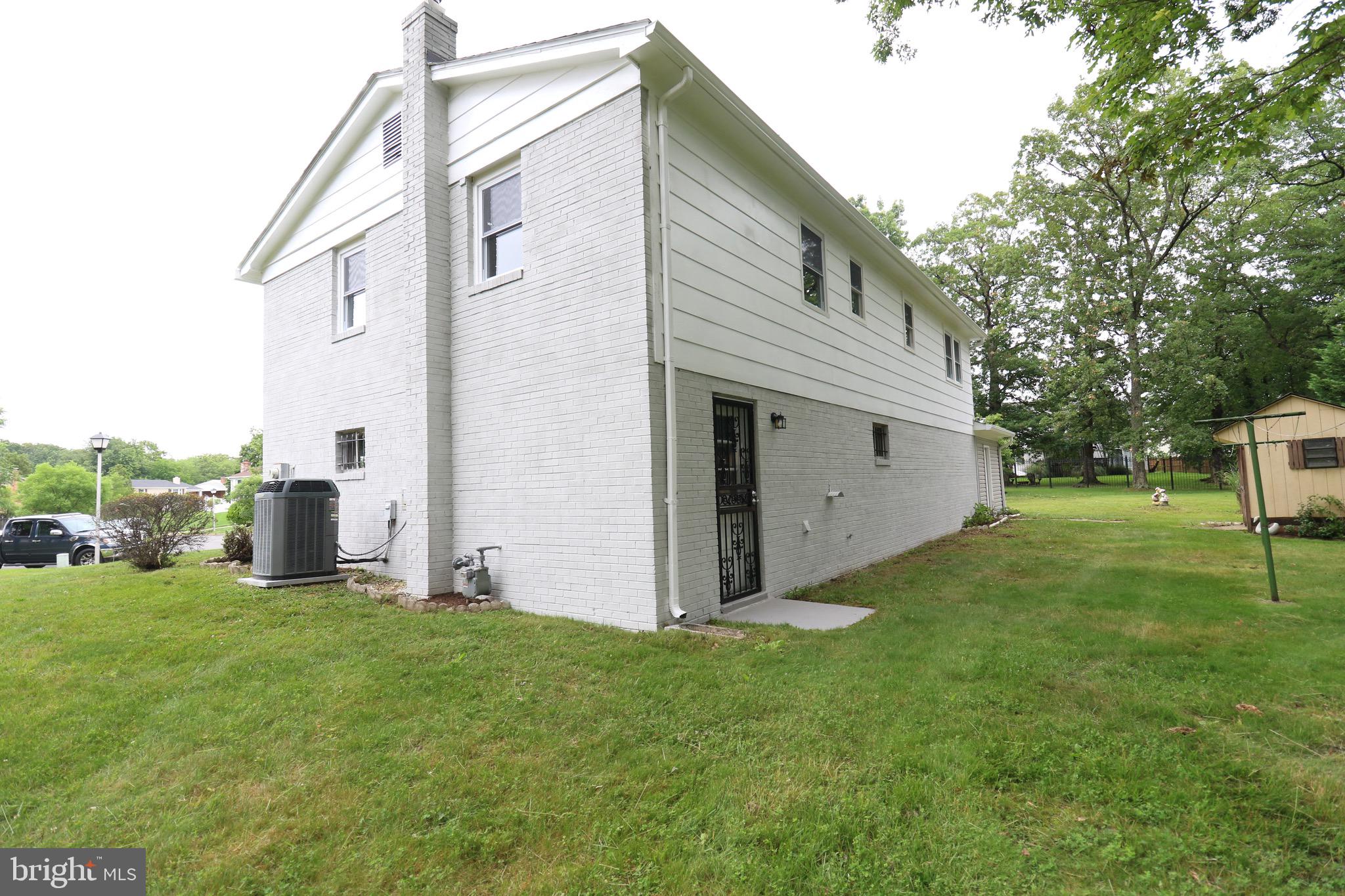 CHRIS MAR MANOR - Residential