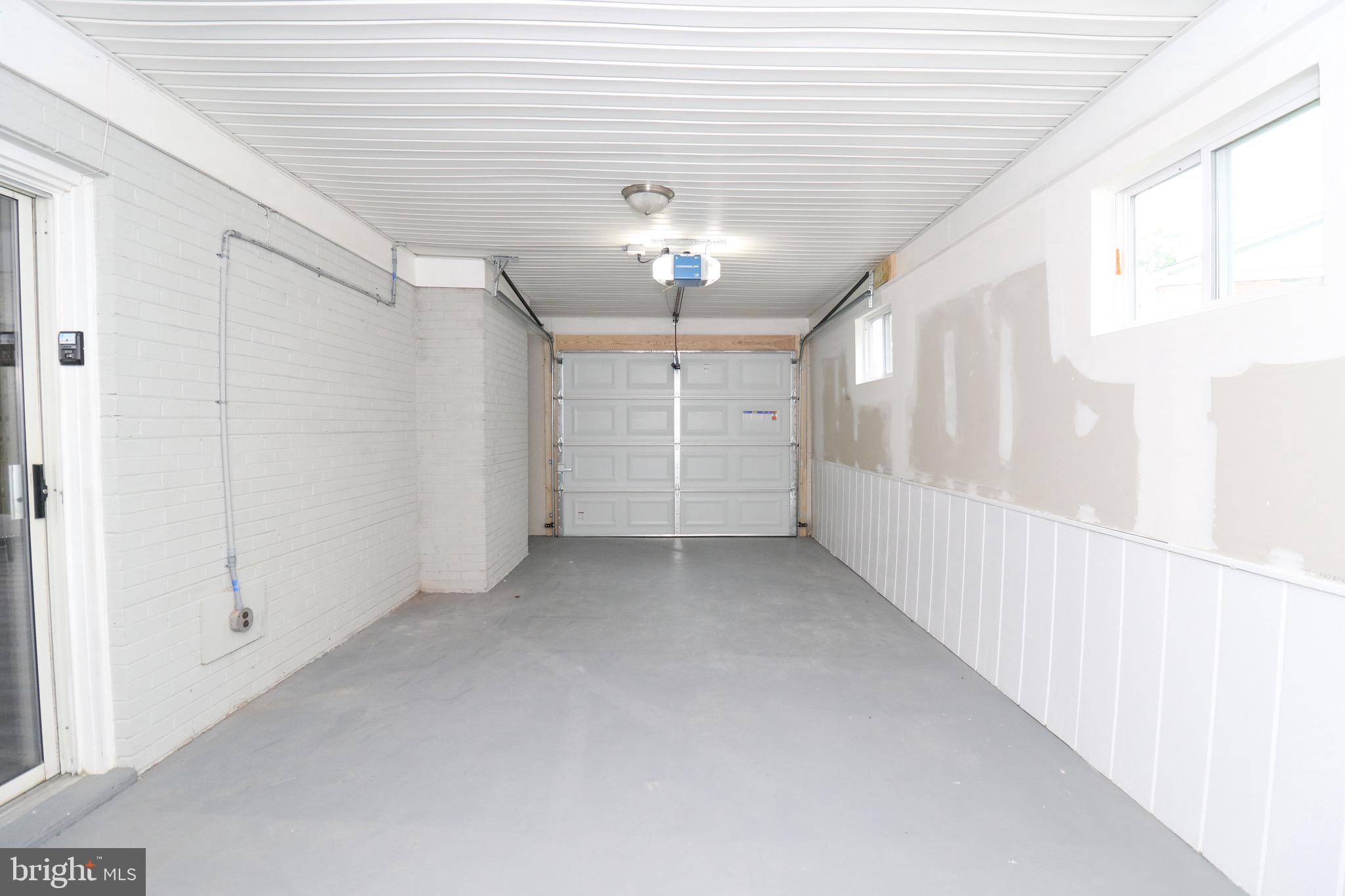 CHRIS MAR MANOR - Residential