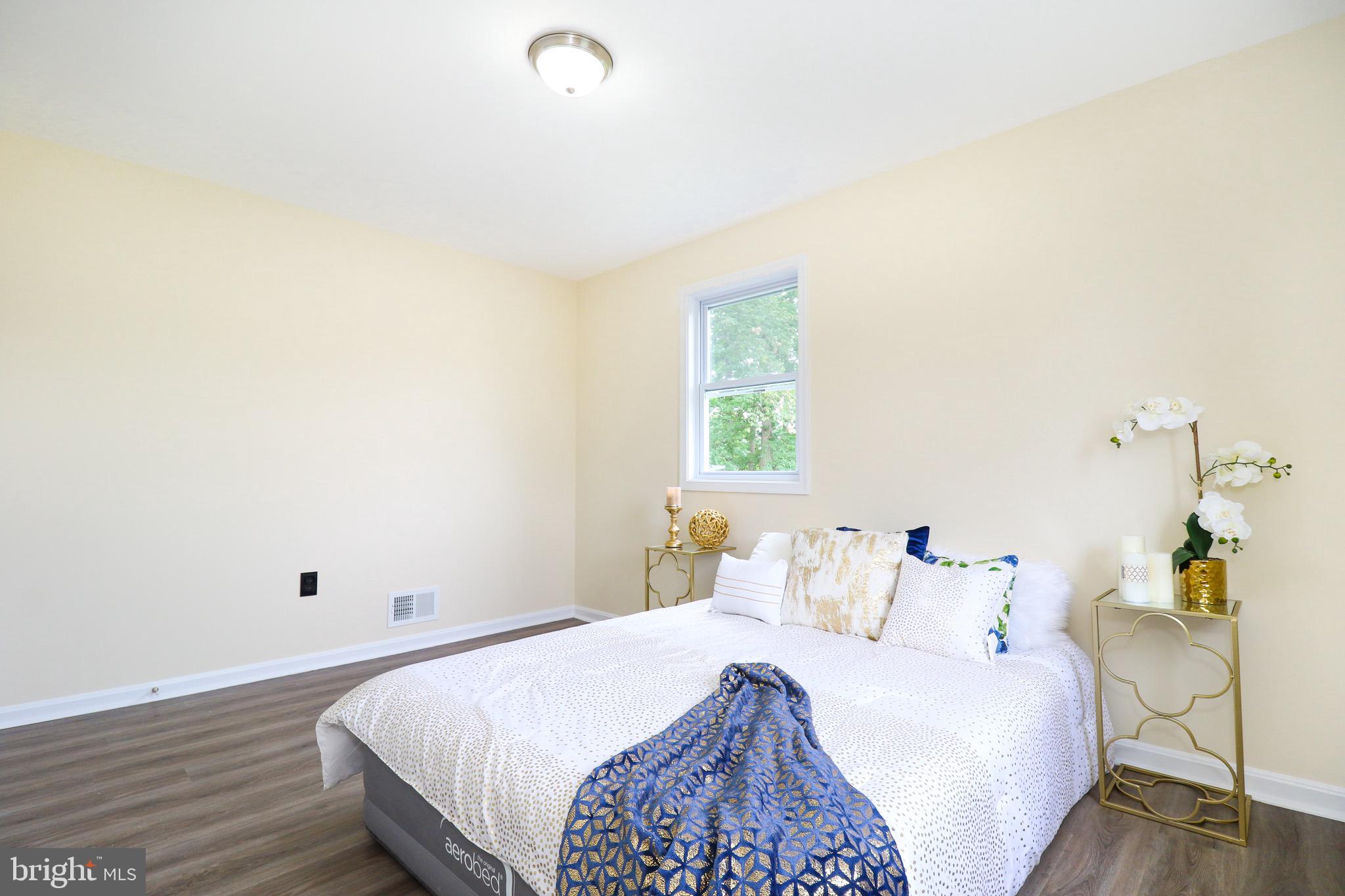 CHRIS MAR MANOR - Residential