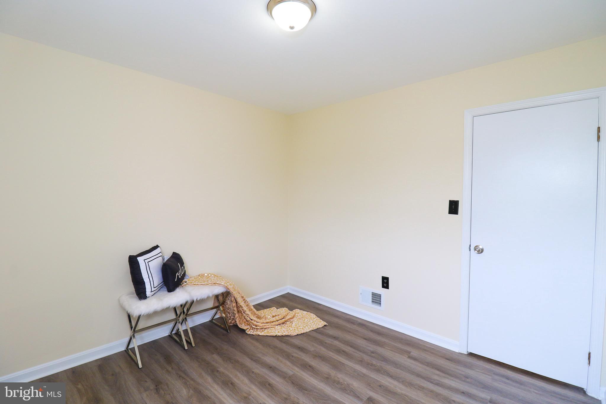 CHRIS MAR MANOR - Residential