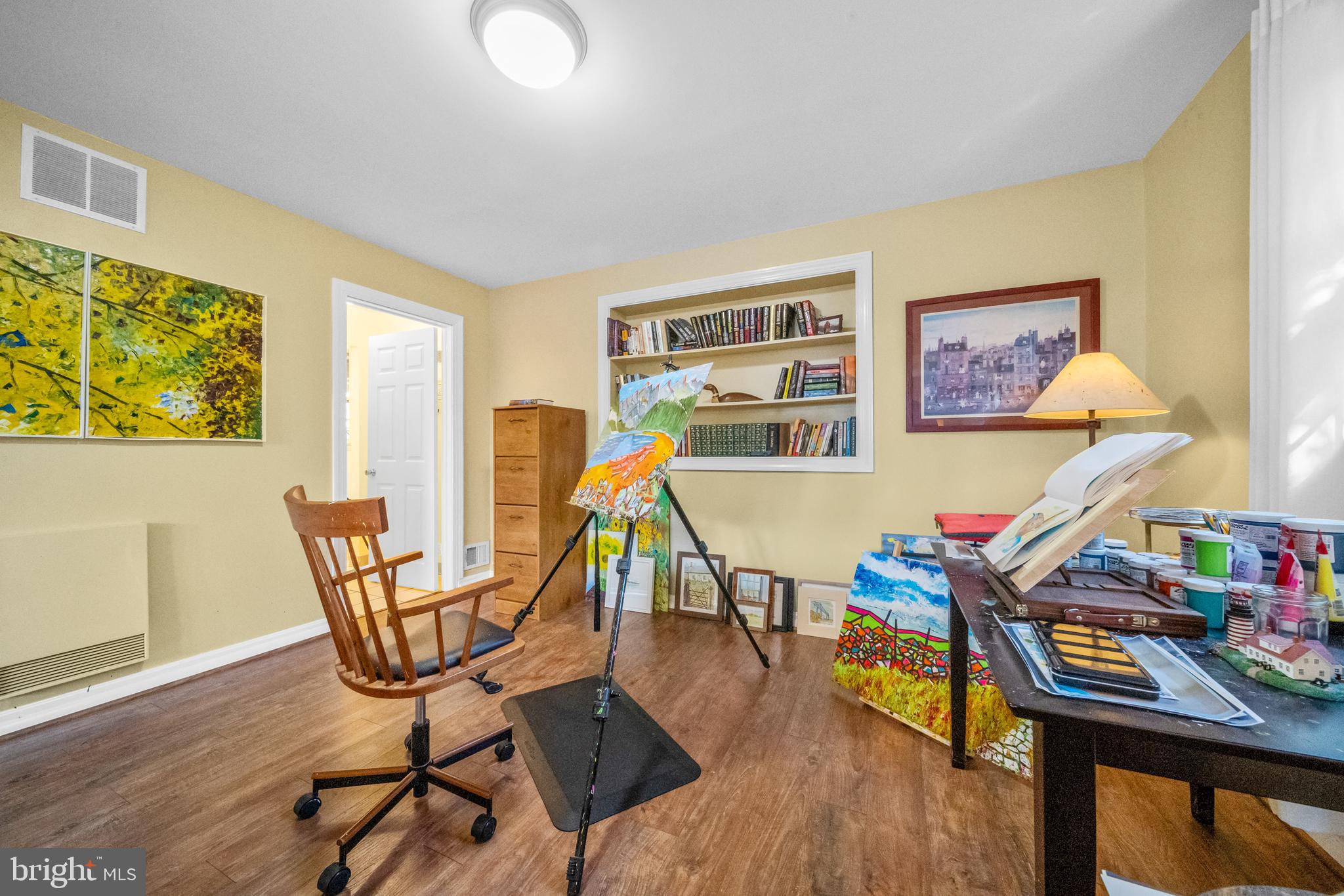 COUNTRY CLUB MANOR - Residential