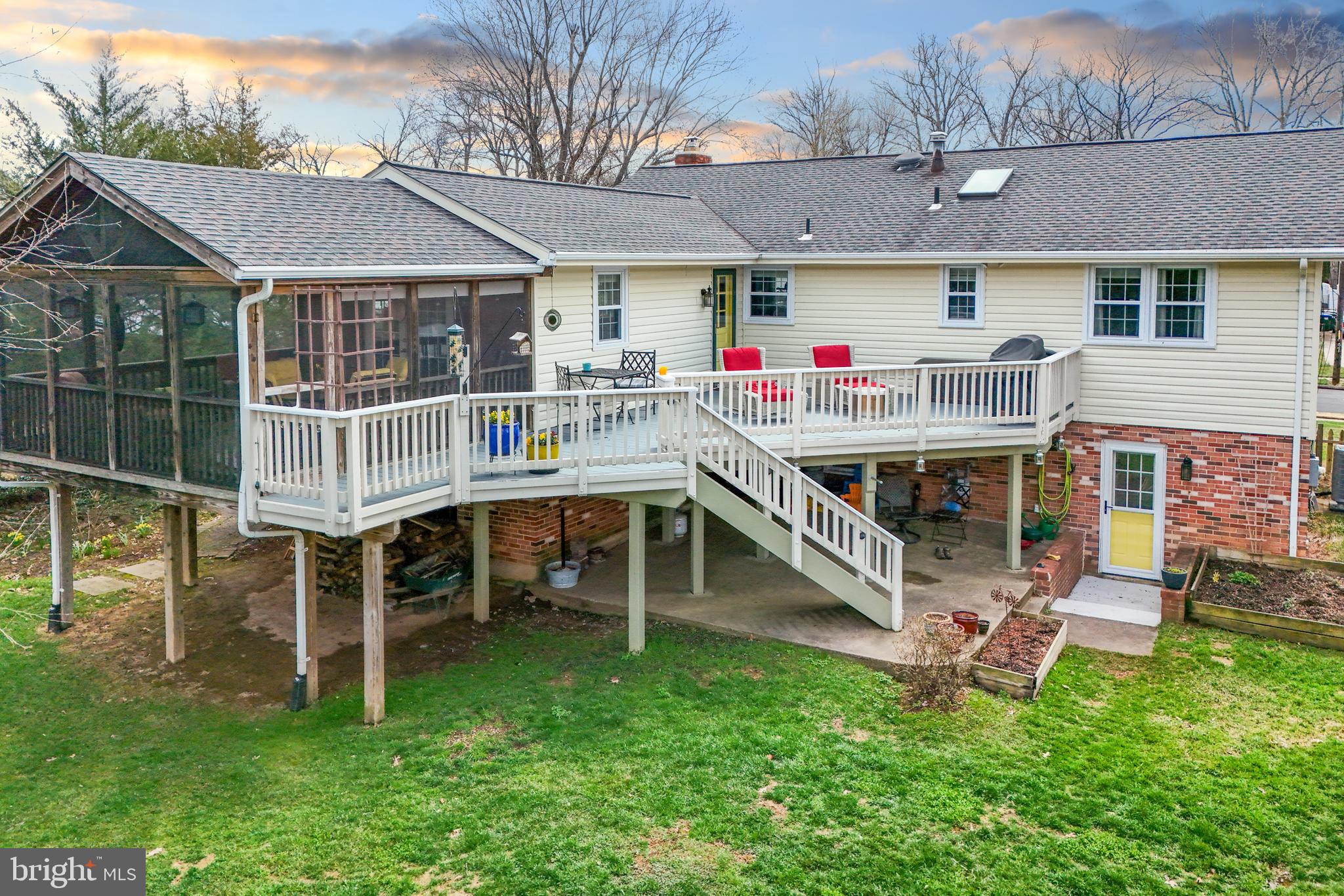 COUNTRY CLUB MANOR - Residential