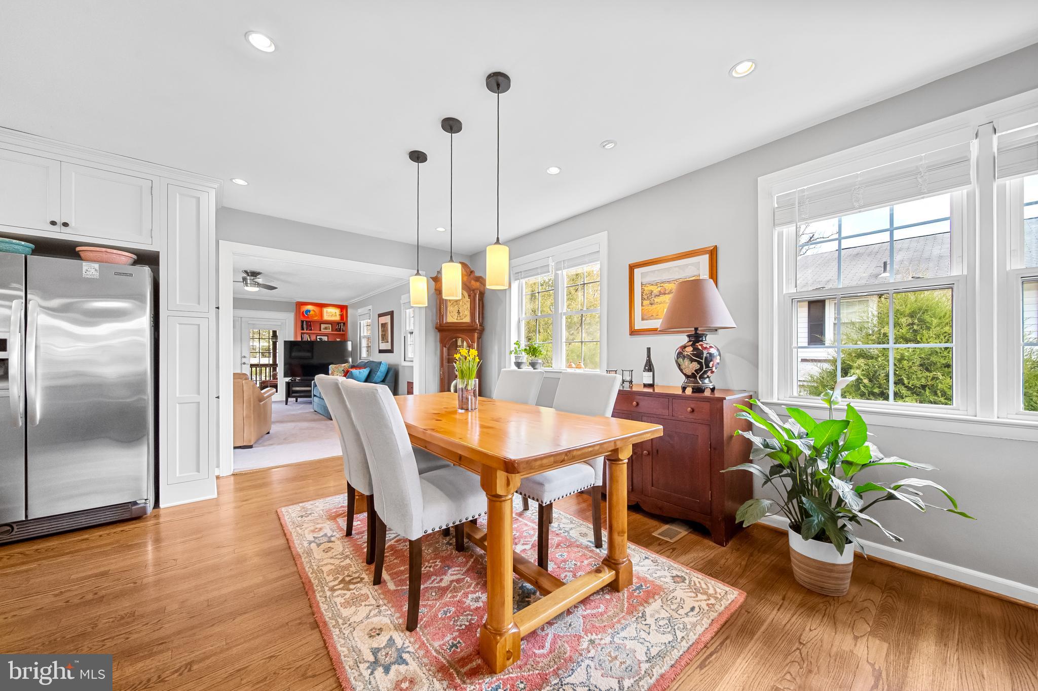 COUNTRY CLUB MANOR - Residential