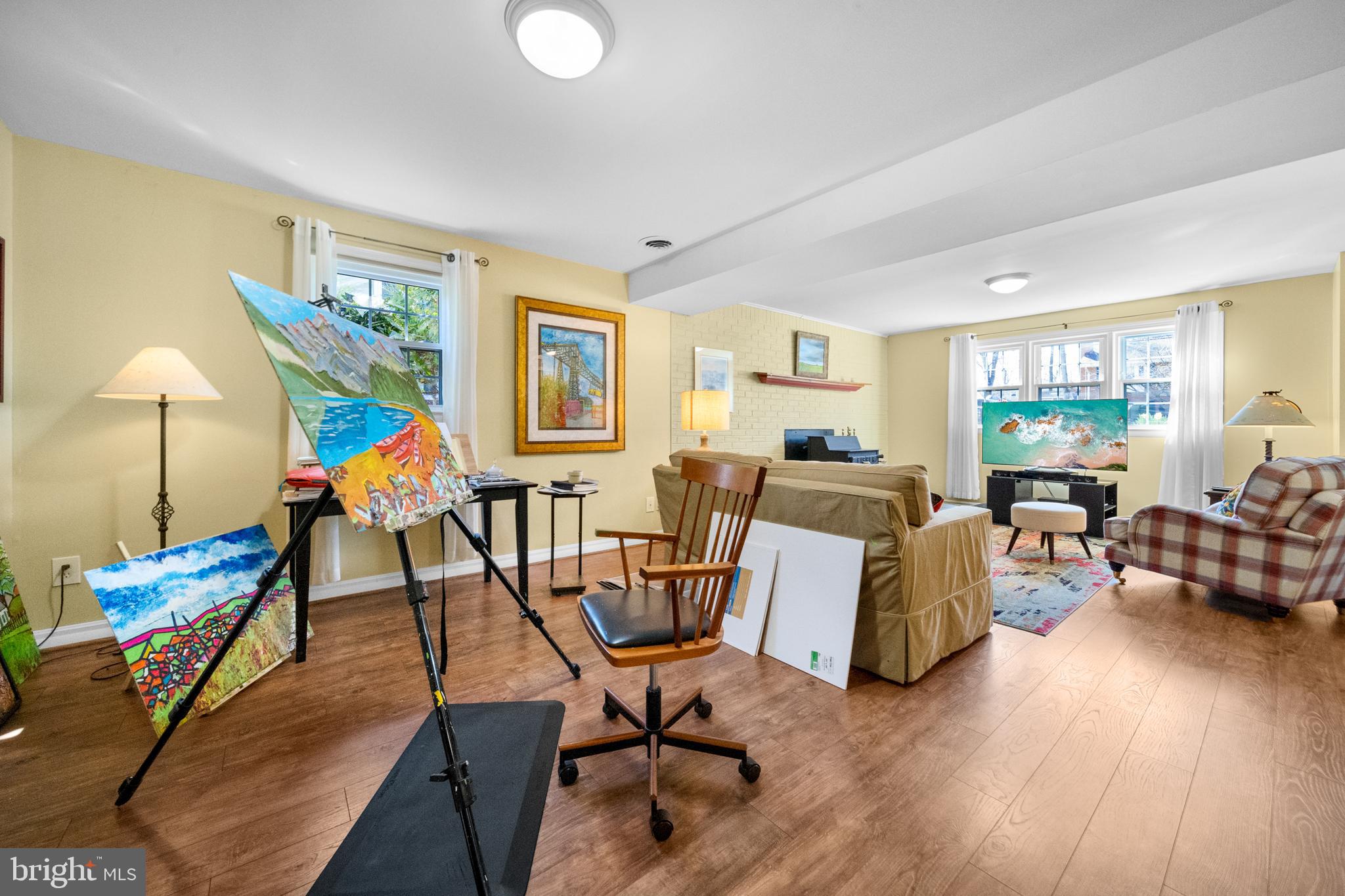 COUNTRY CLUB MANOR - Residential