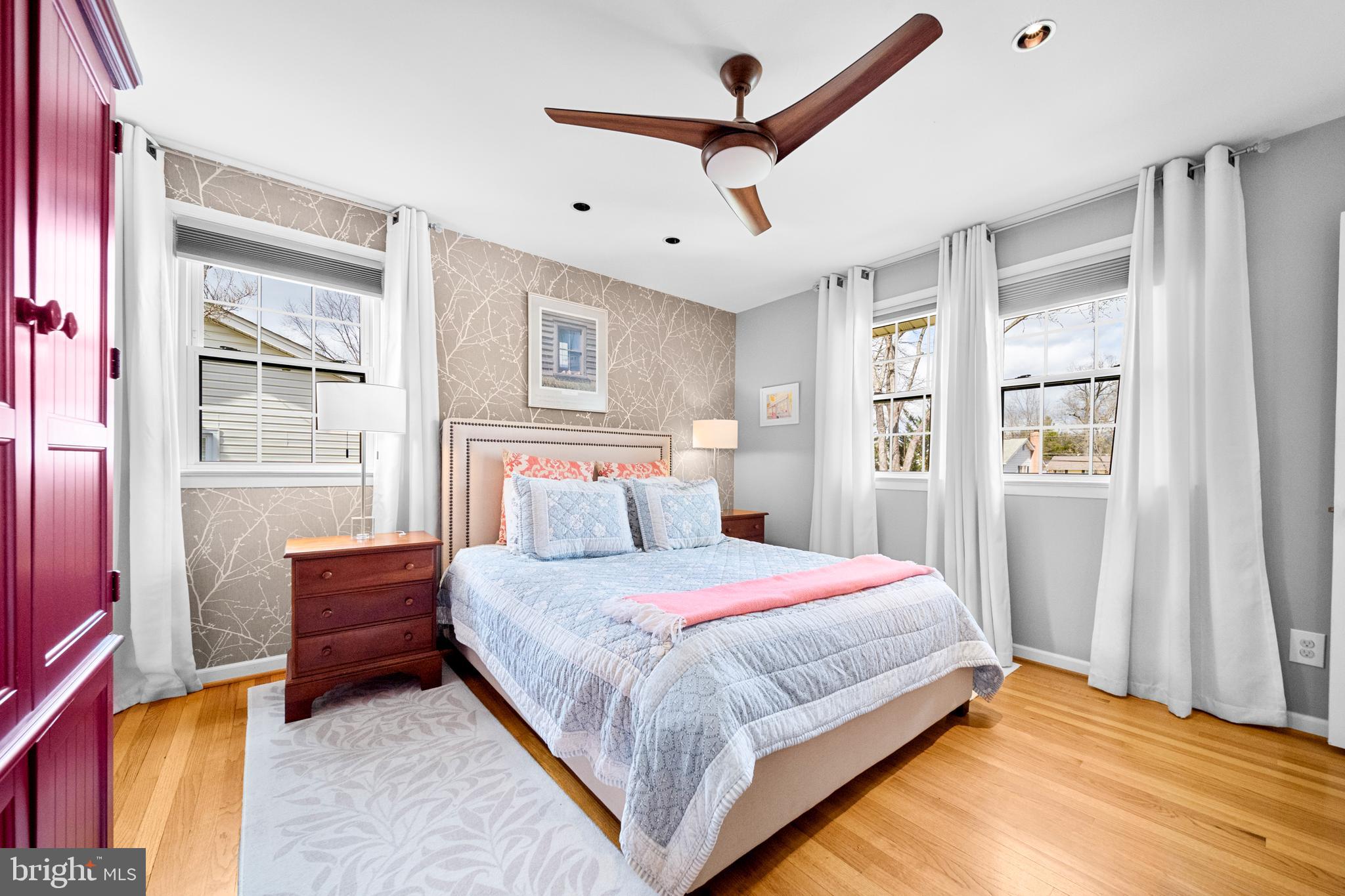 COUNTRY CLUB MANOR - Residential