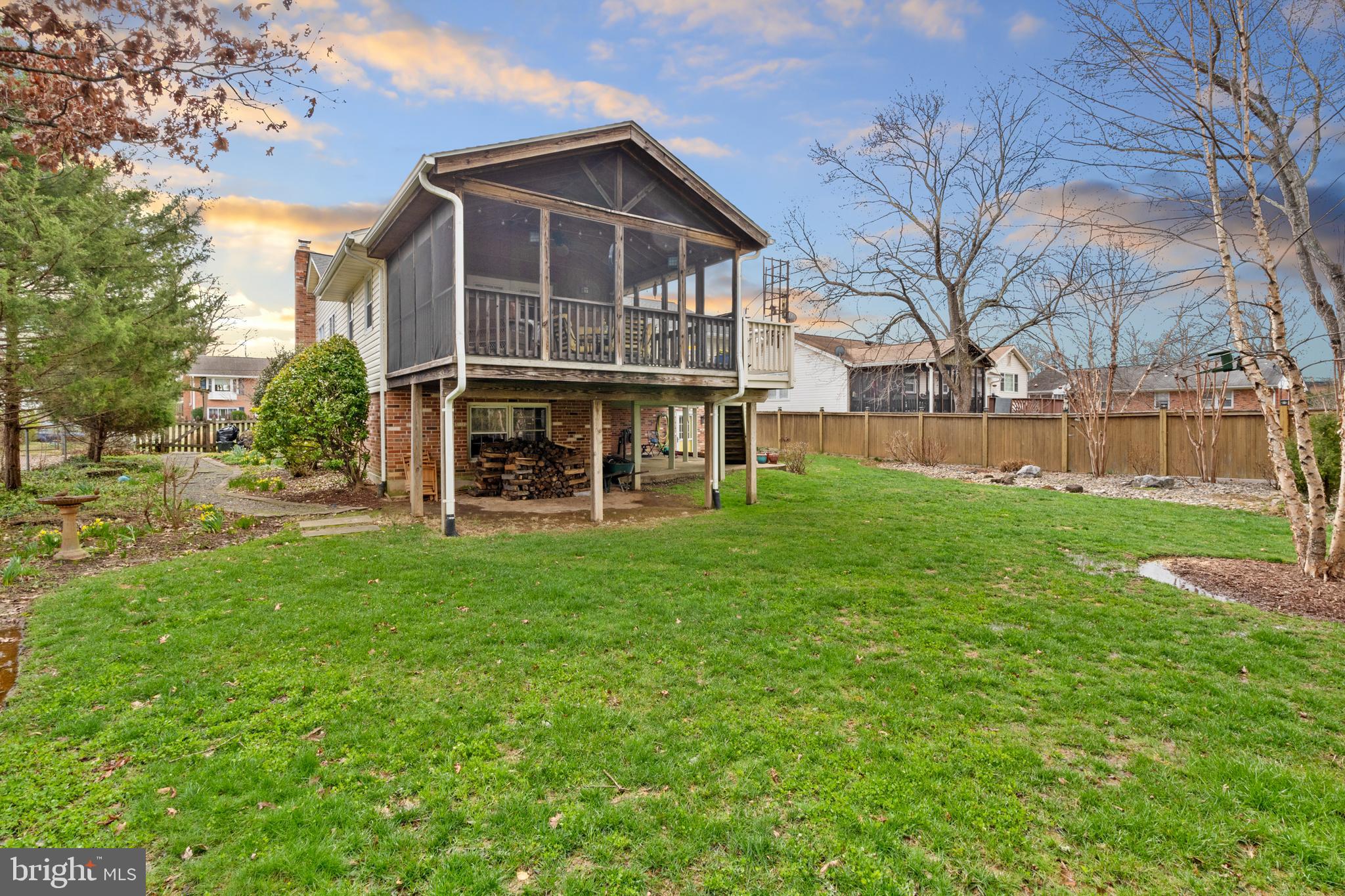 COUNTRY CLUB MANOR - Residential