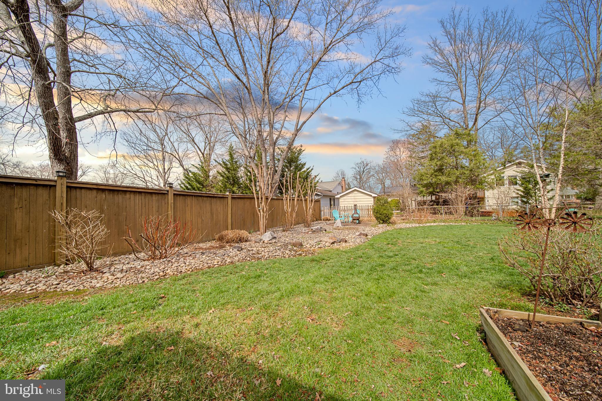 COUNTRY CLUB MANOR - Residential