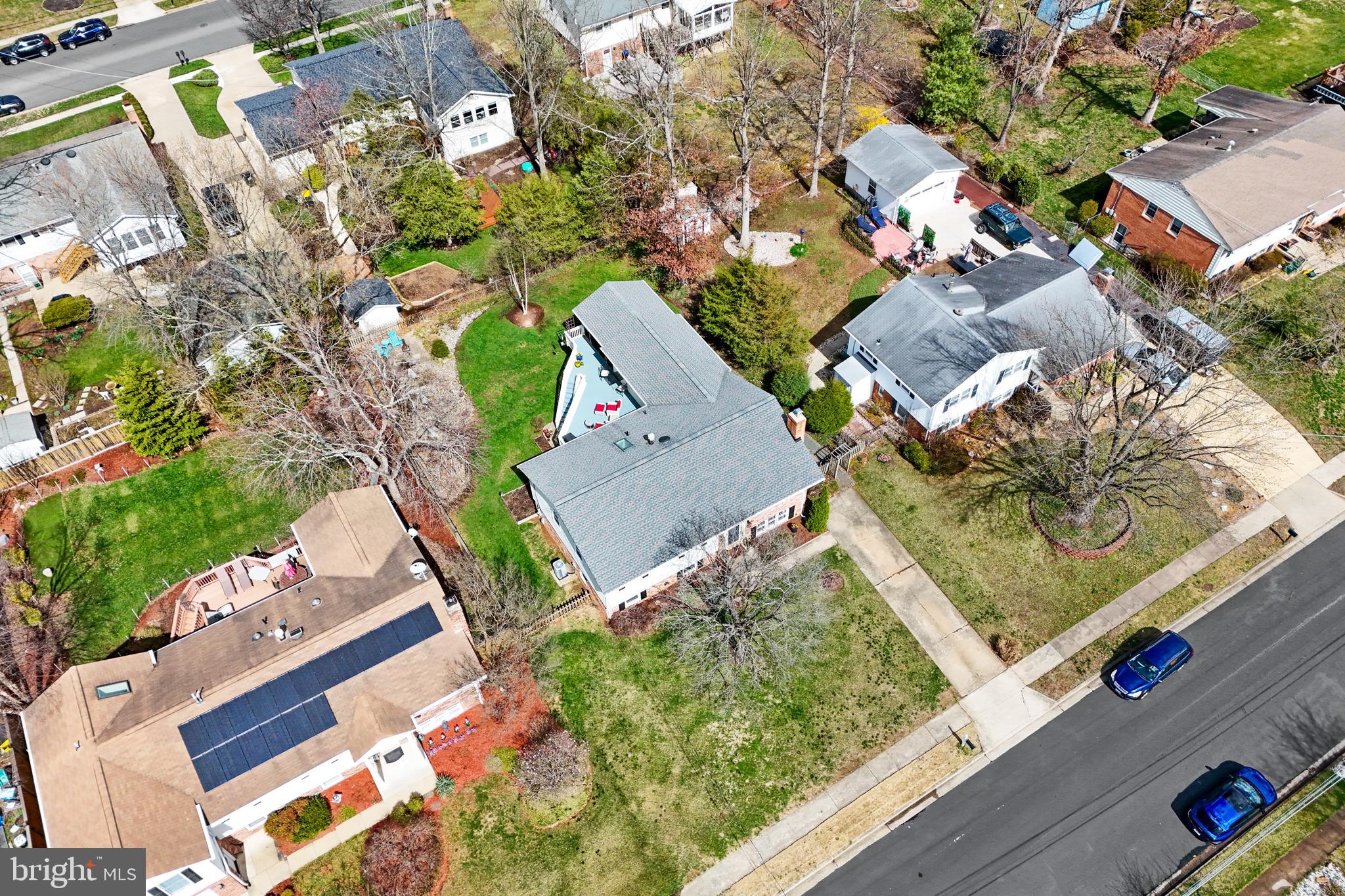 COUNTRY CLUB MANOR - Residential