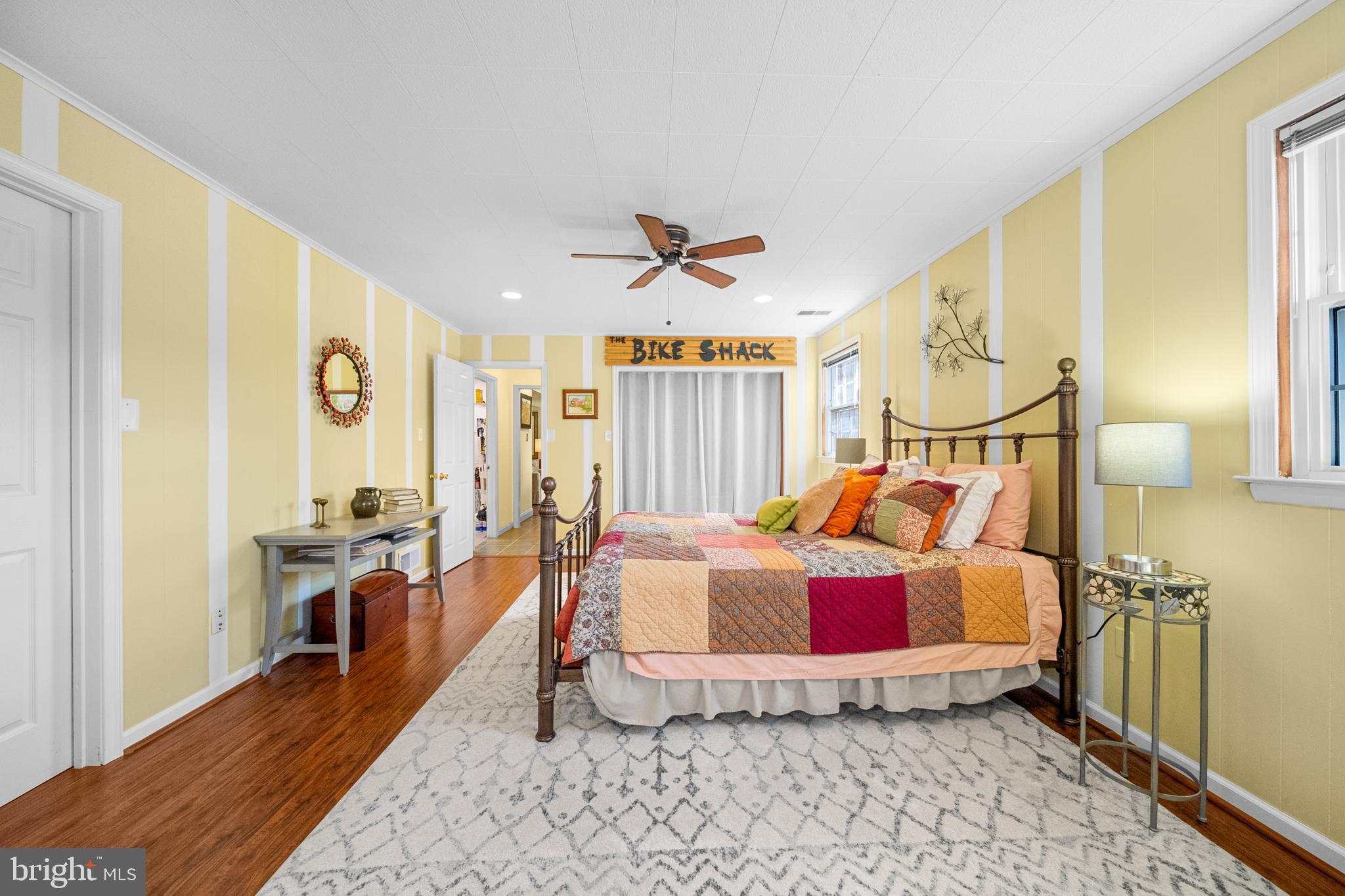 COUNTRY CLUB MANOR - Residential