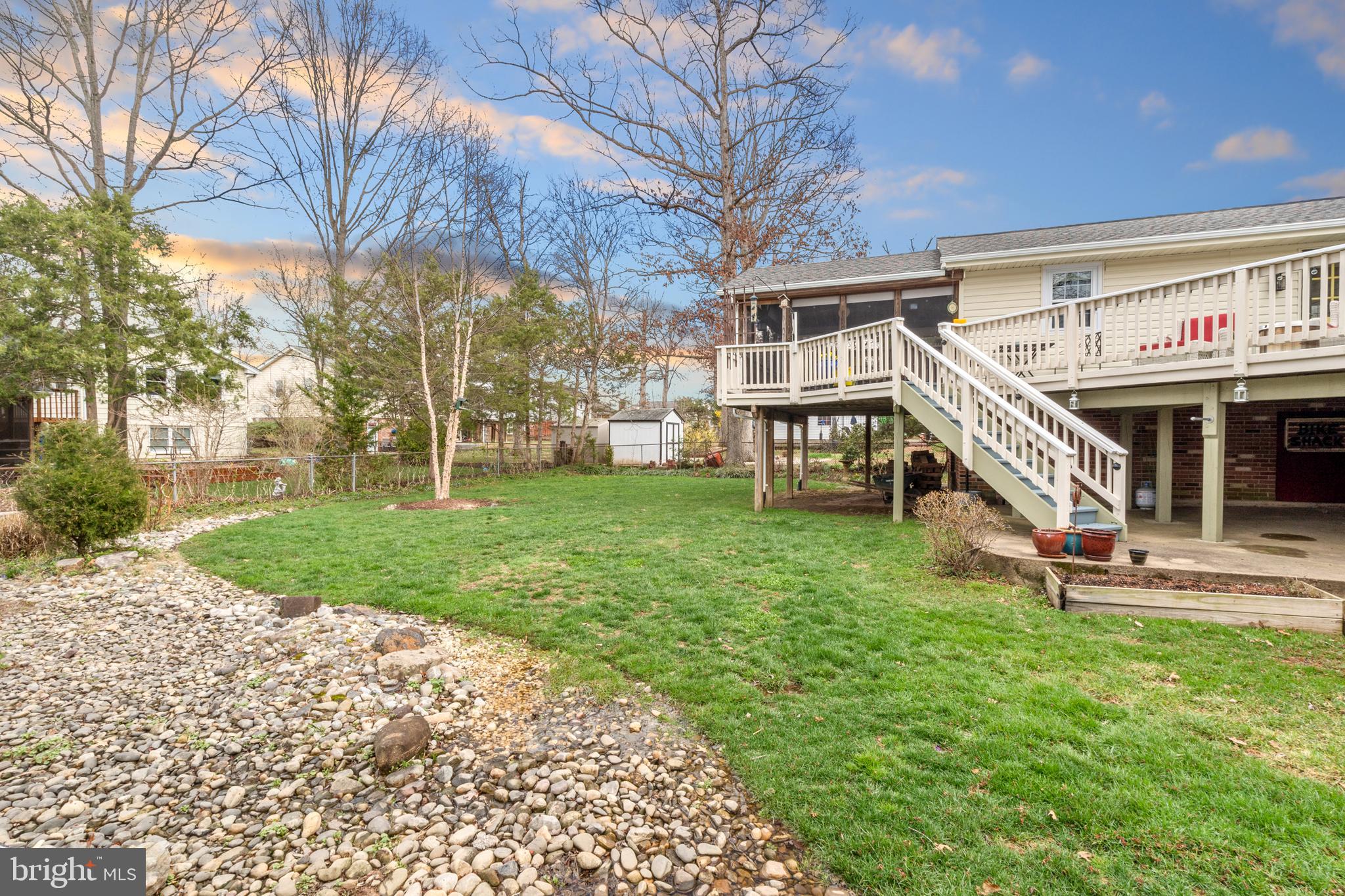 COUNTRY CLUB MANOR - Residential