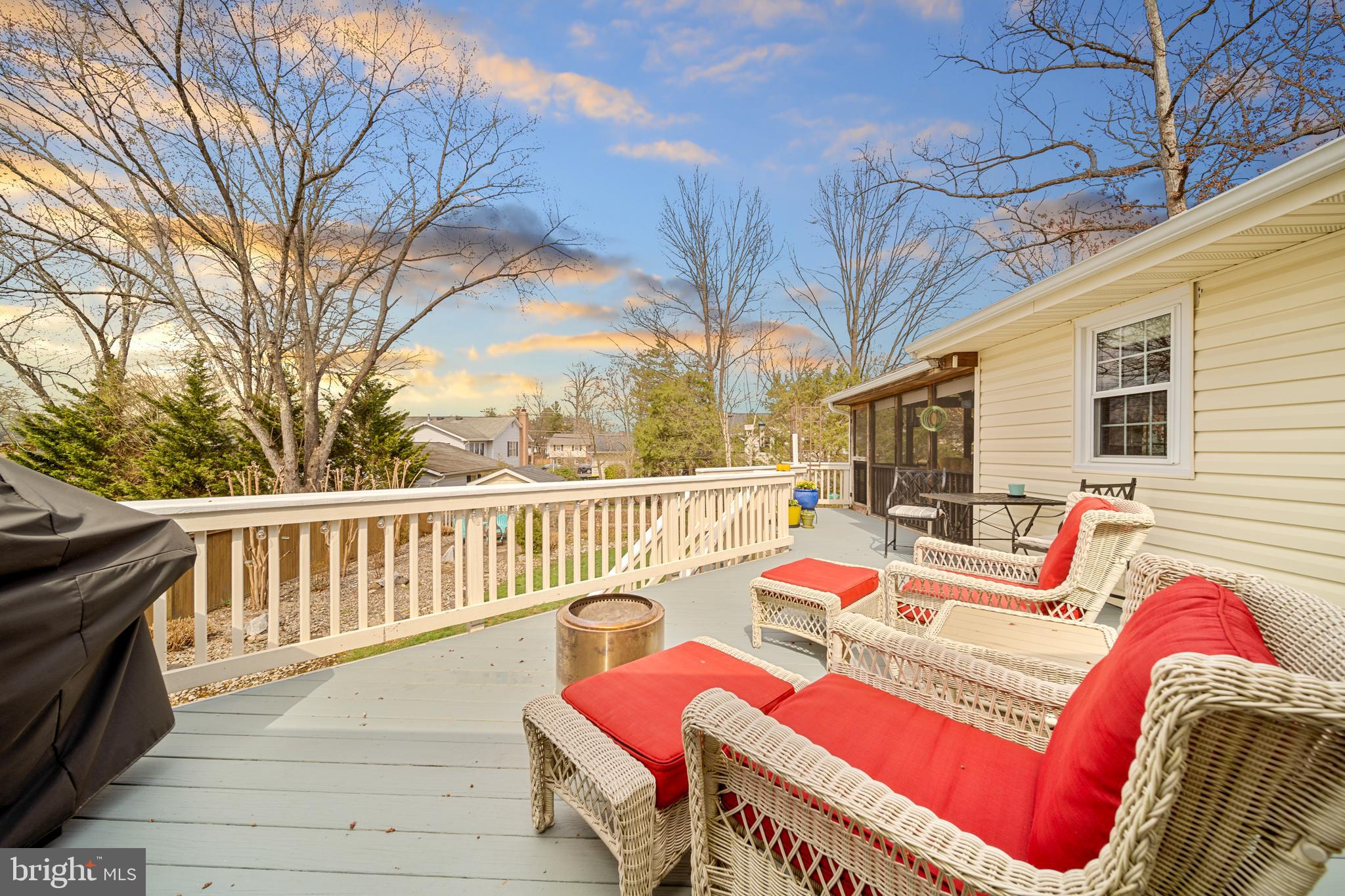 COUNTRY CLUB MANOR - Residential