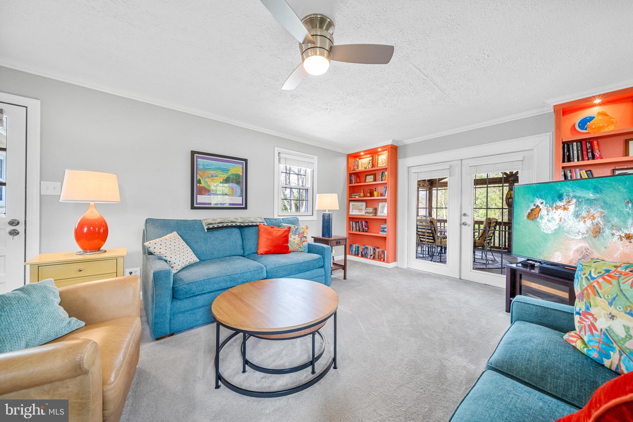 COUNTRY CLUB MANOR - Residential