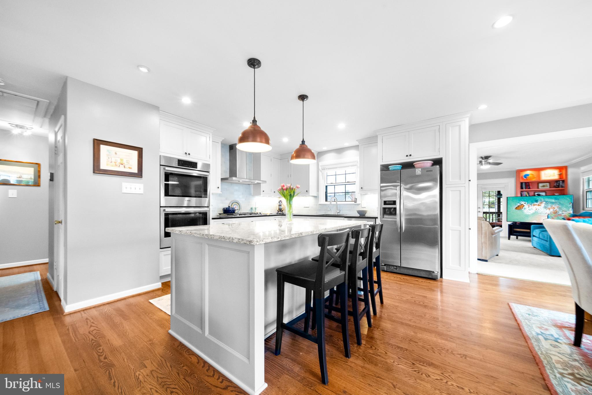 COUNTRY CLUB MANOR - Residential