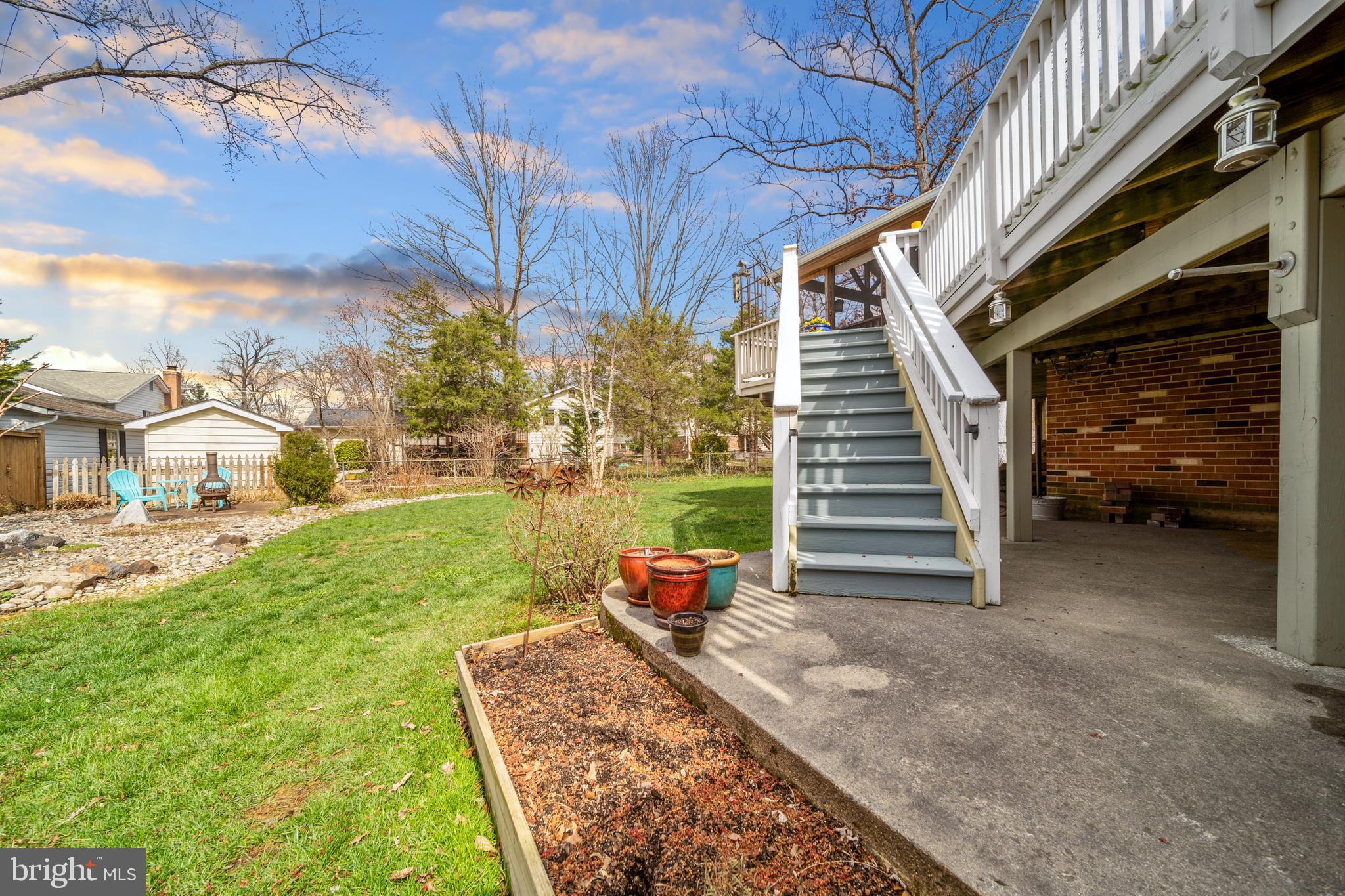 COUNTRY CLUB MANOR - Residential