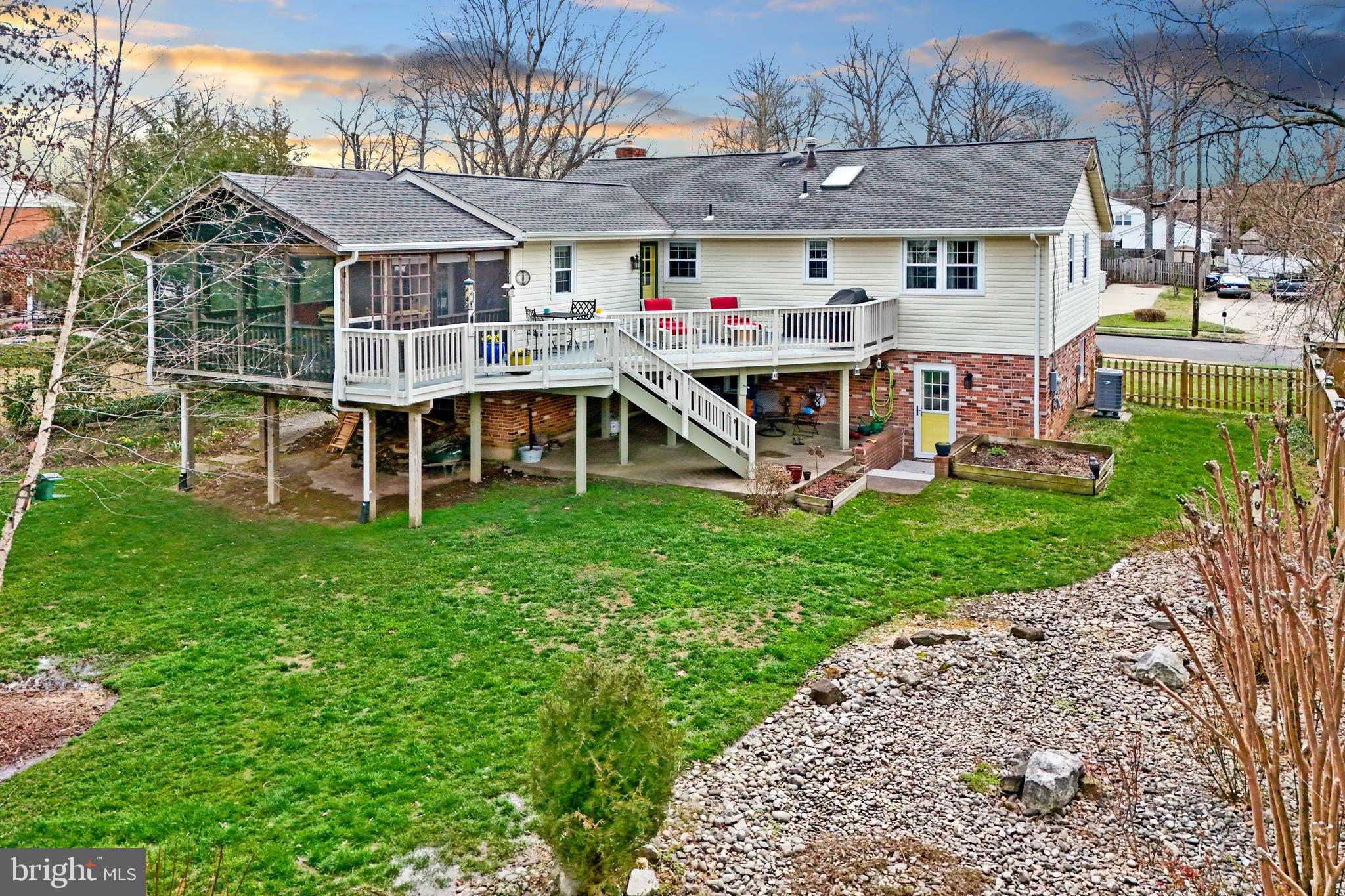 COUNTRY CLUB MANOR - Residential