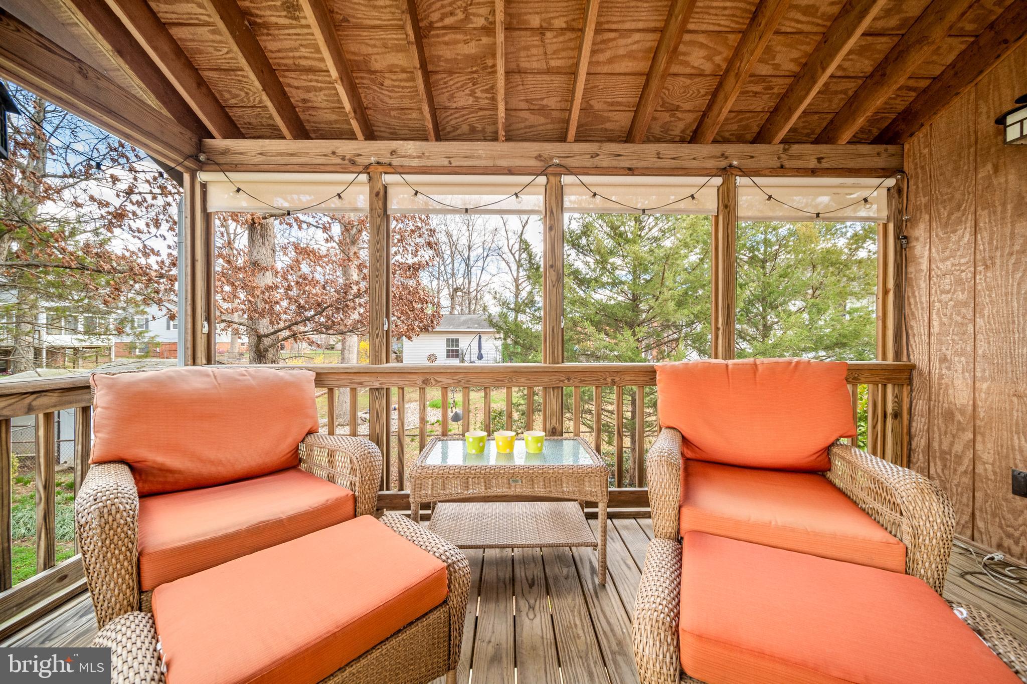 COUNTRY CLUB MANOR - Residential