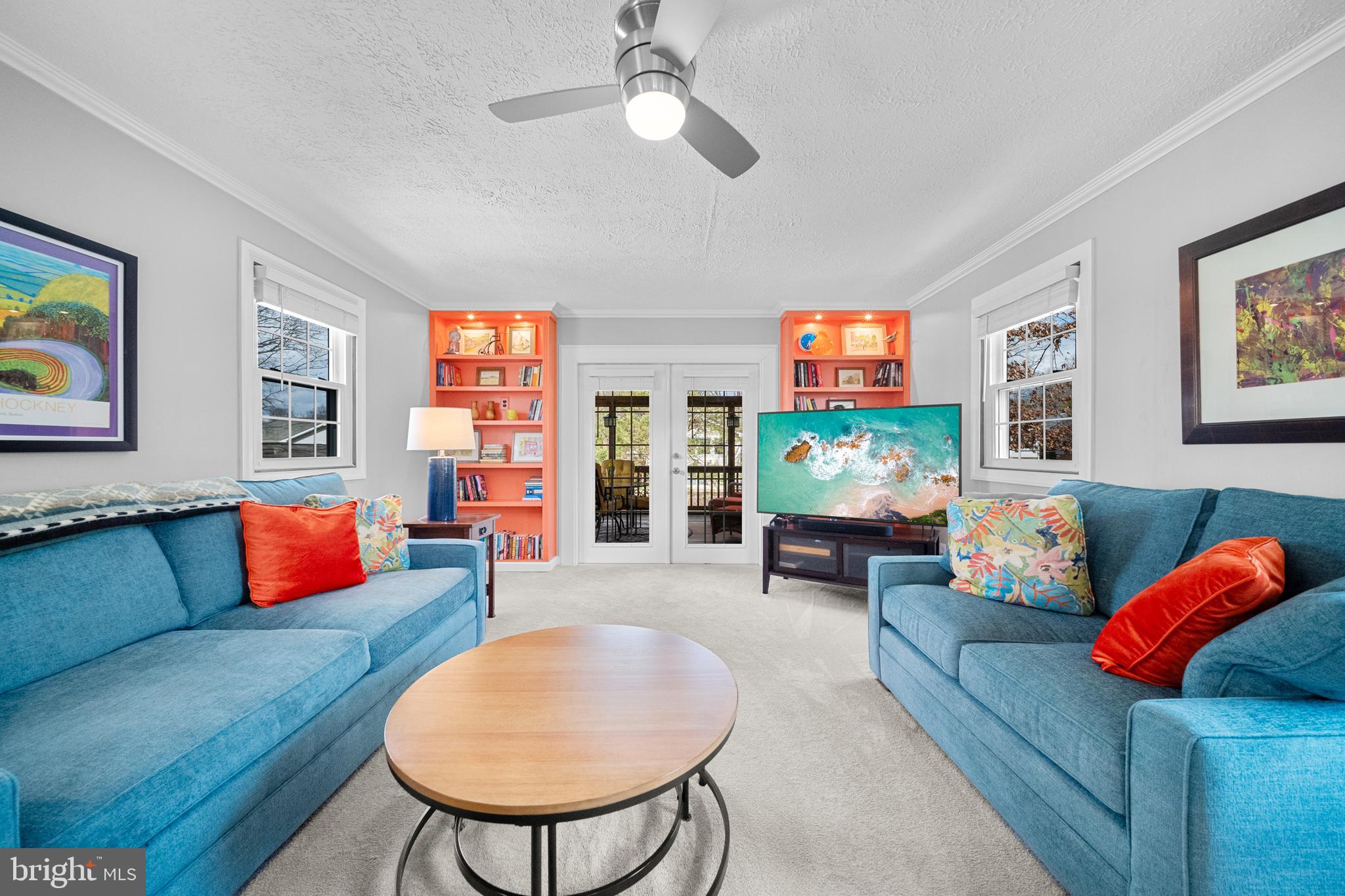 COUNTRY CLUB MANOR - Residential