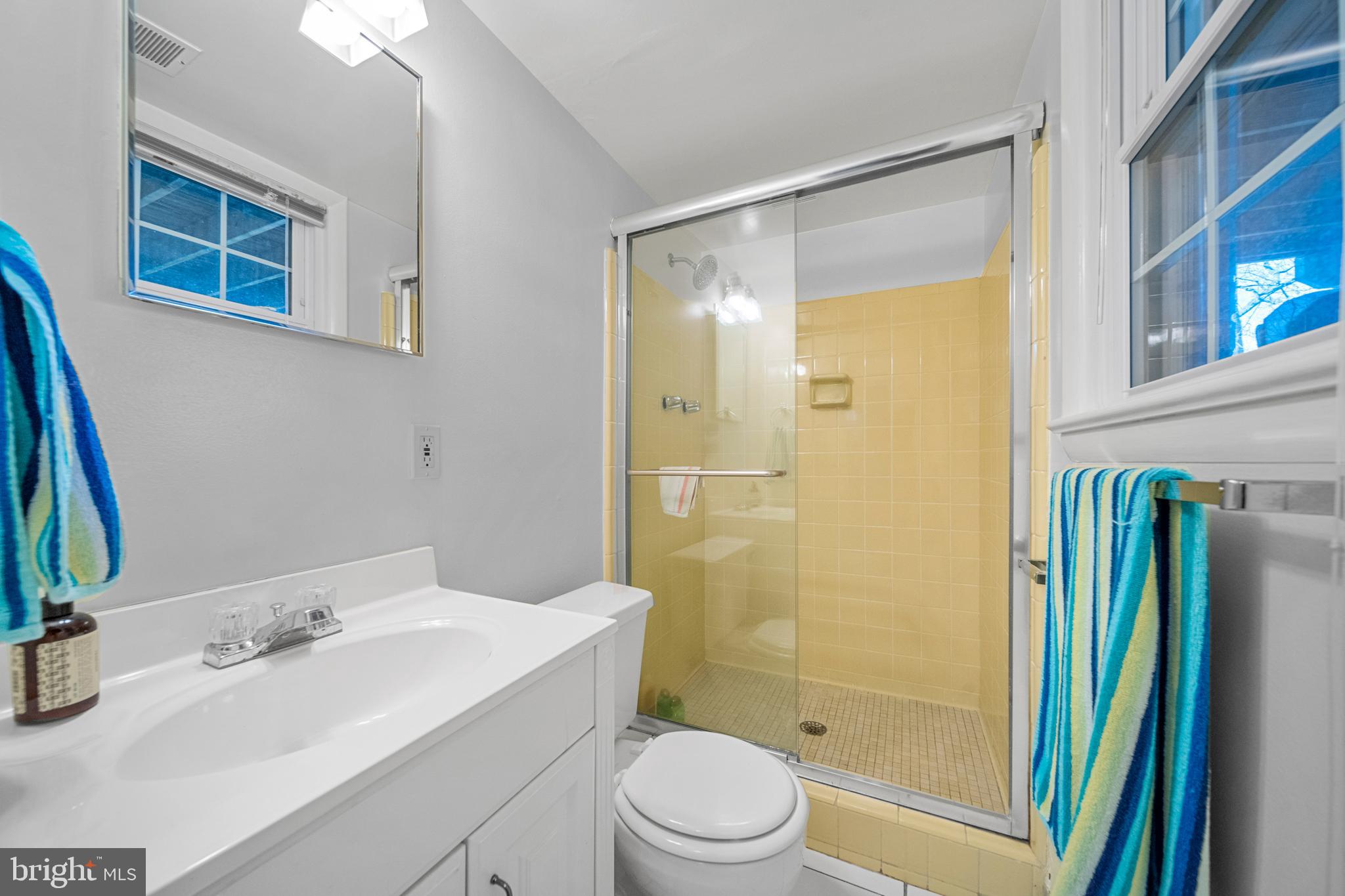 COUNTRY CLUB MANOR - Residential