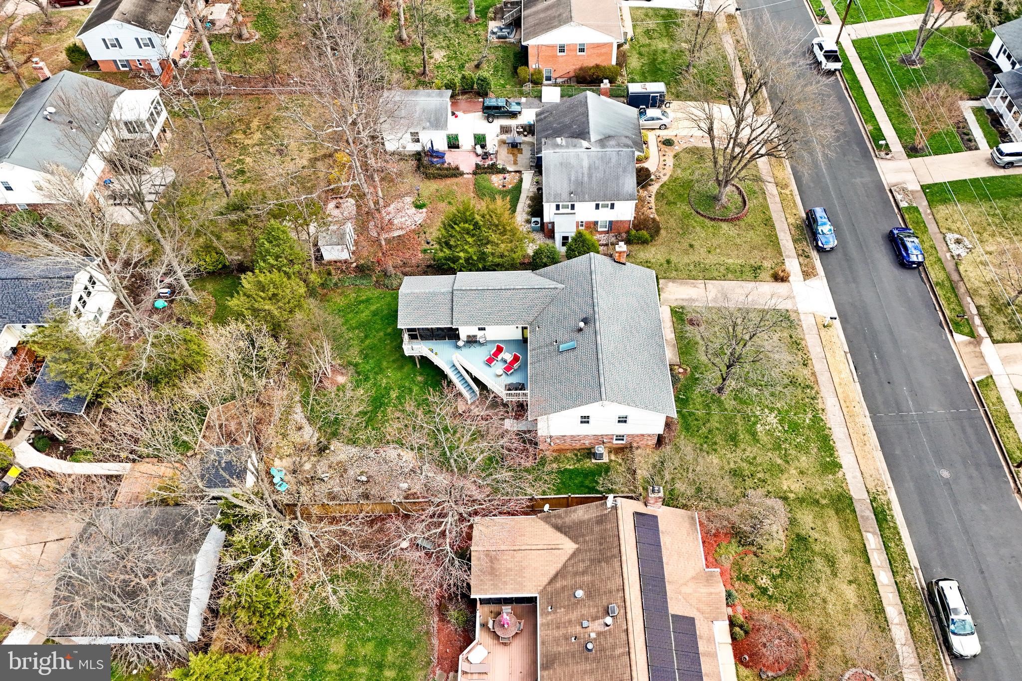 COUNTRY CLUB MANOR - Residential