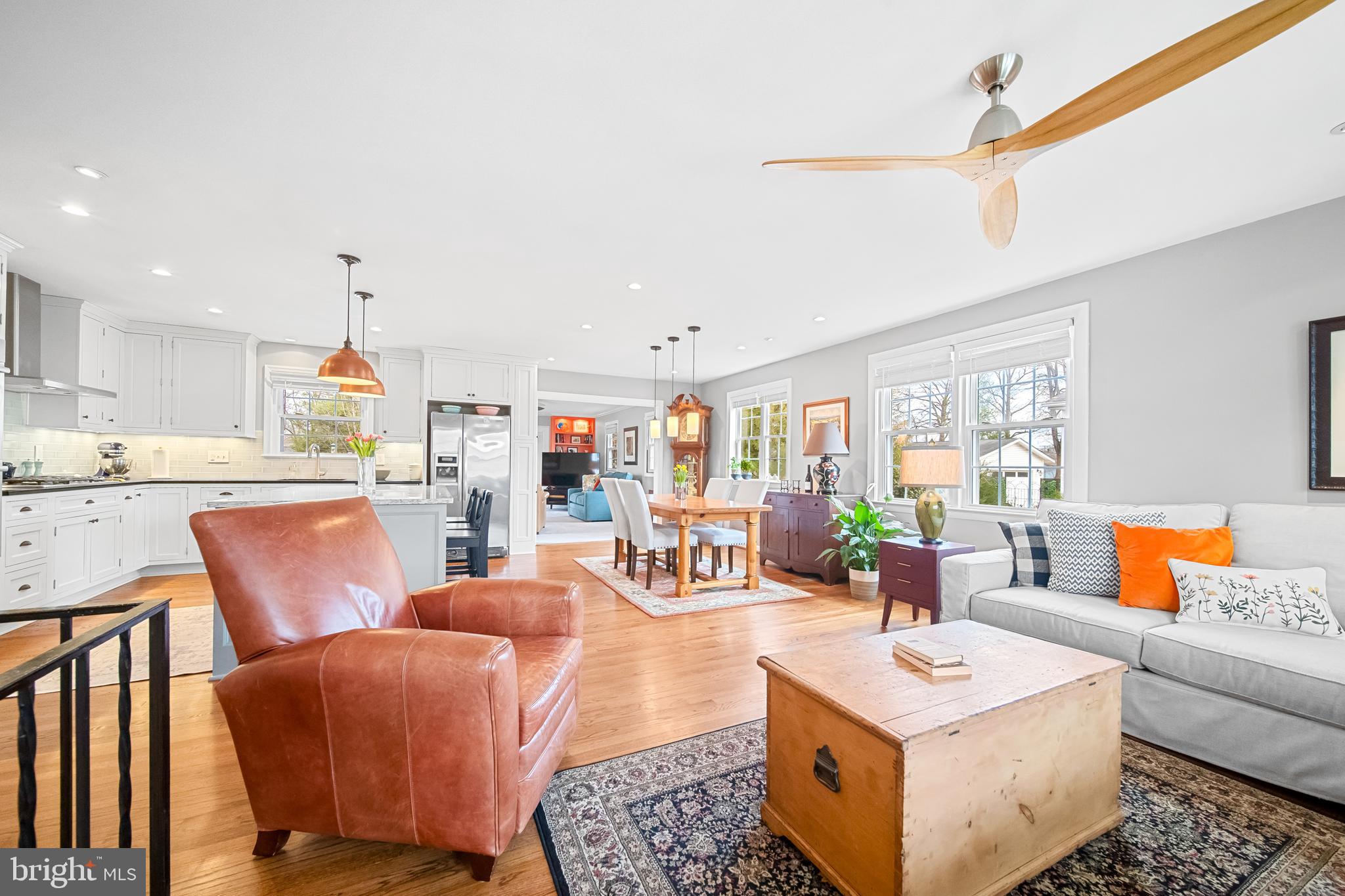 COUNTRY CLUB MANOR - Residential