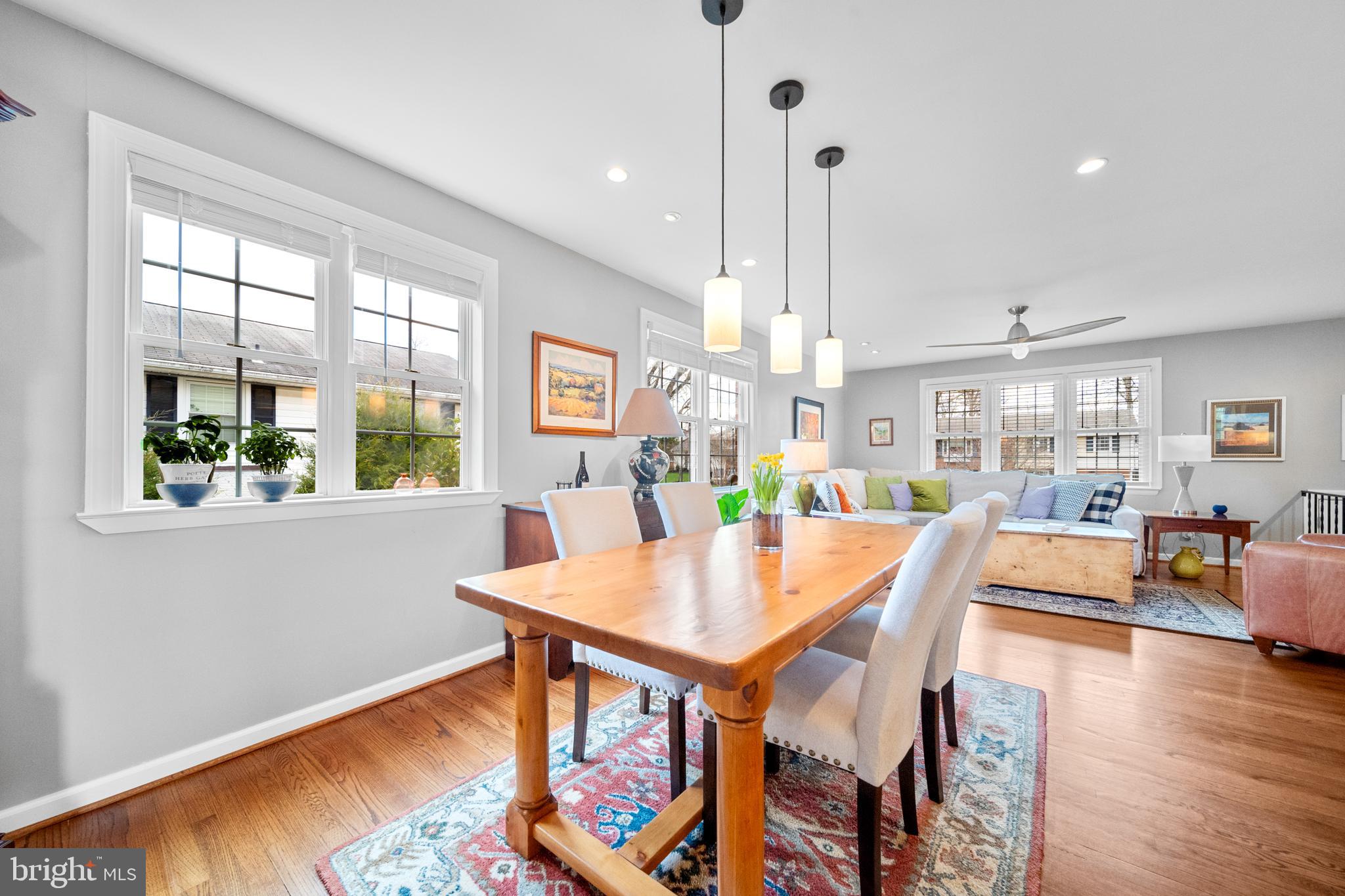 COUNTRY CLUB MANOR - Residential