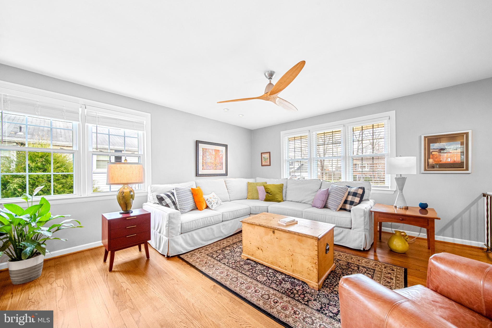 COUNTRY CLUB MANOR - Residential