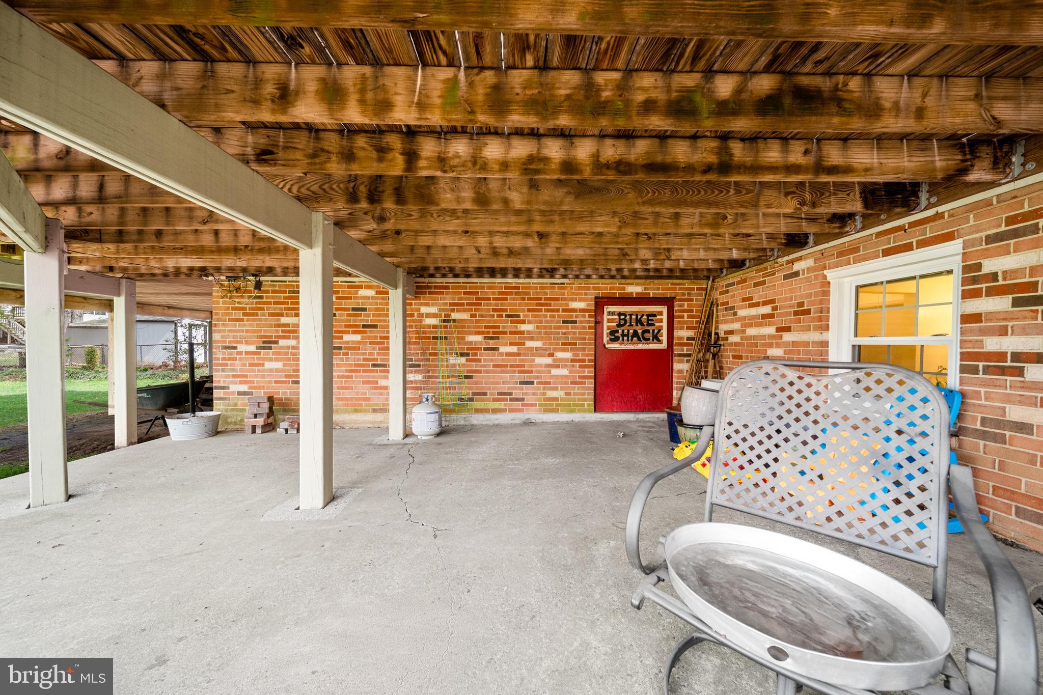 COUNTRY CLUB MANOR - Residential