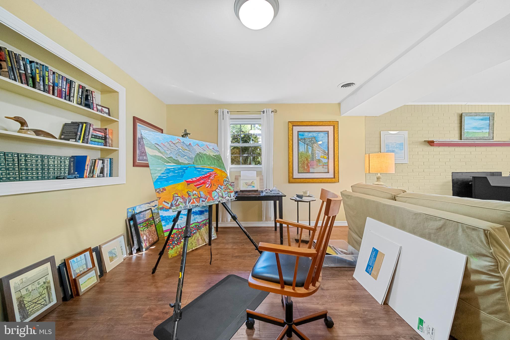 COUNTRY CLUB MANOR - Residential